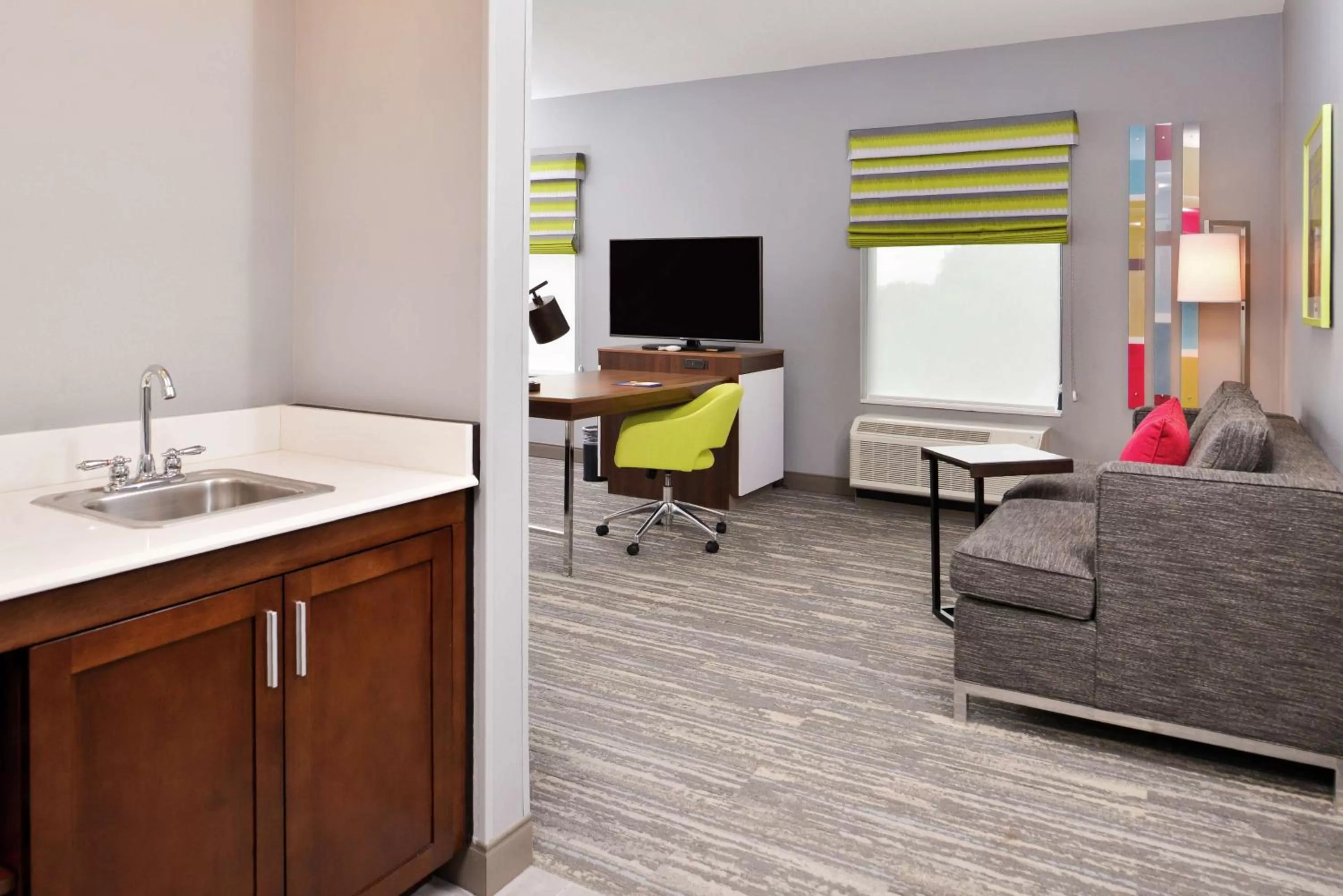 Bedroom in Hampton Inn & Suites Saint Paul Oakdale Woodbury