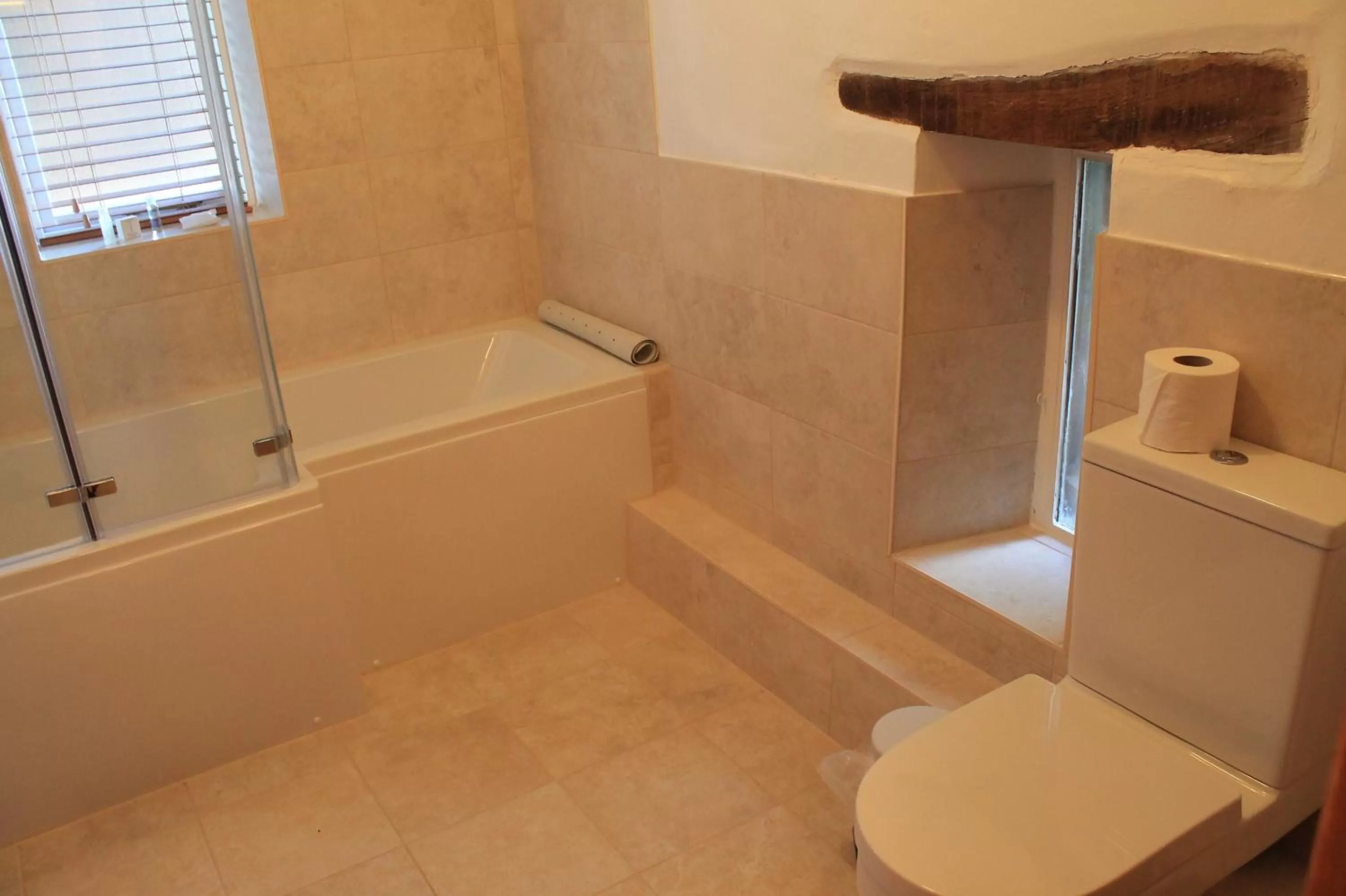 Bathroom in Old Court Hotel & Apartments