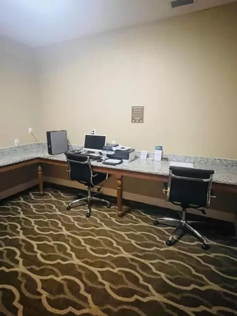 Property building in Comfort Inn Hebron-Lowell Area