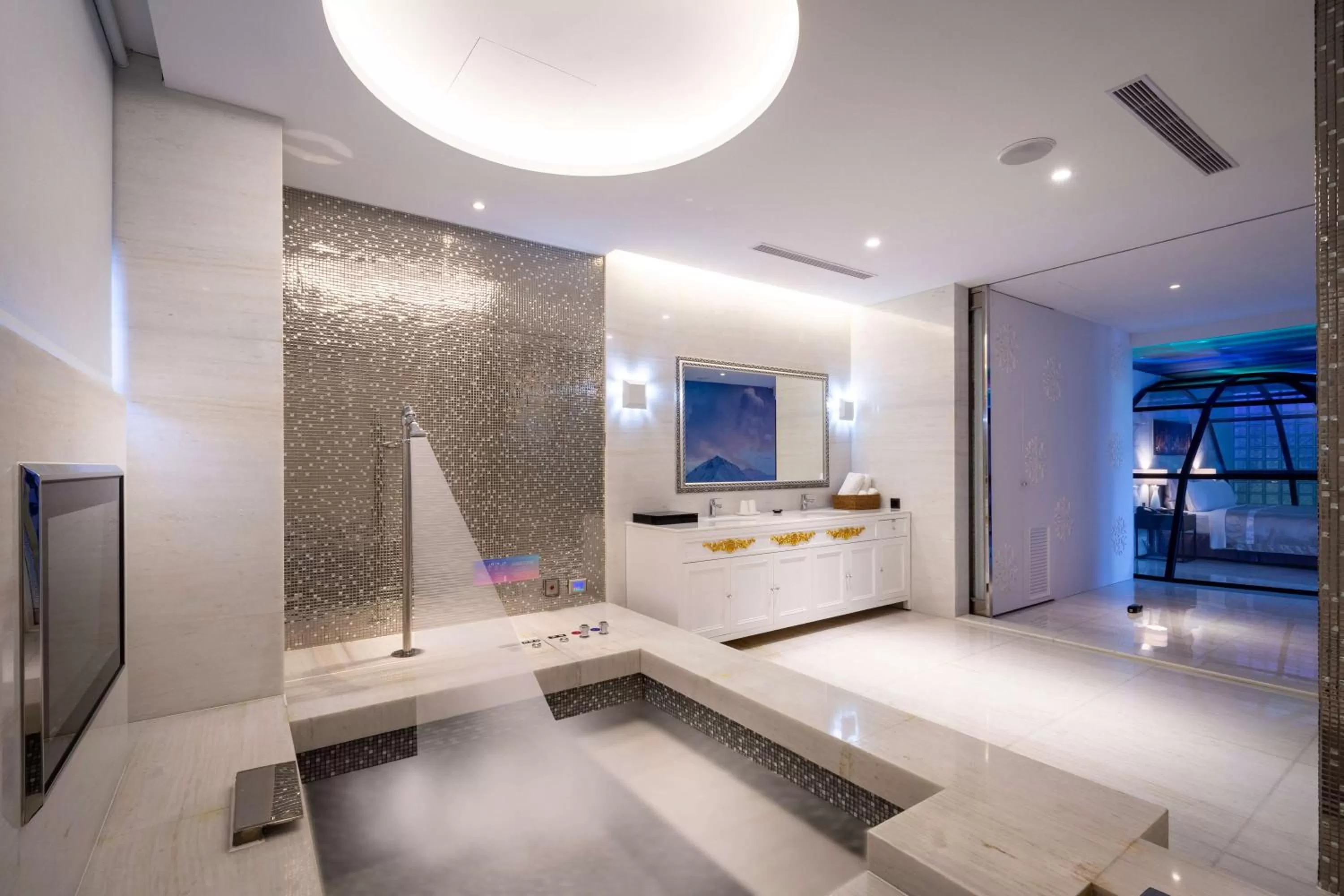 Bathroom in AURORA MOTEL