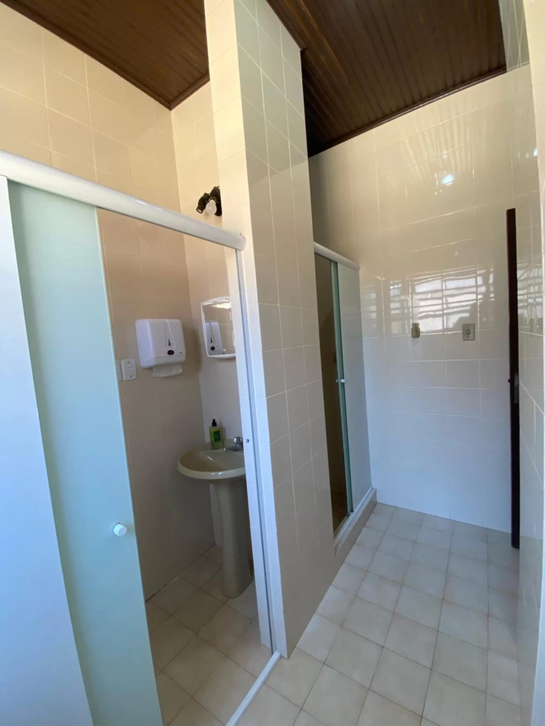 Quadruple Room with Shared Bathroom in Mare Blu - Pousada Hostel