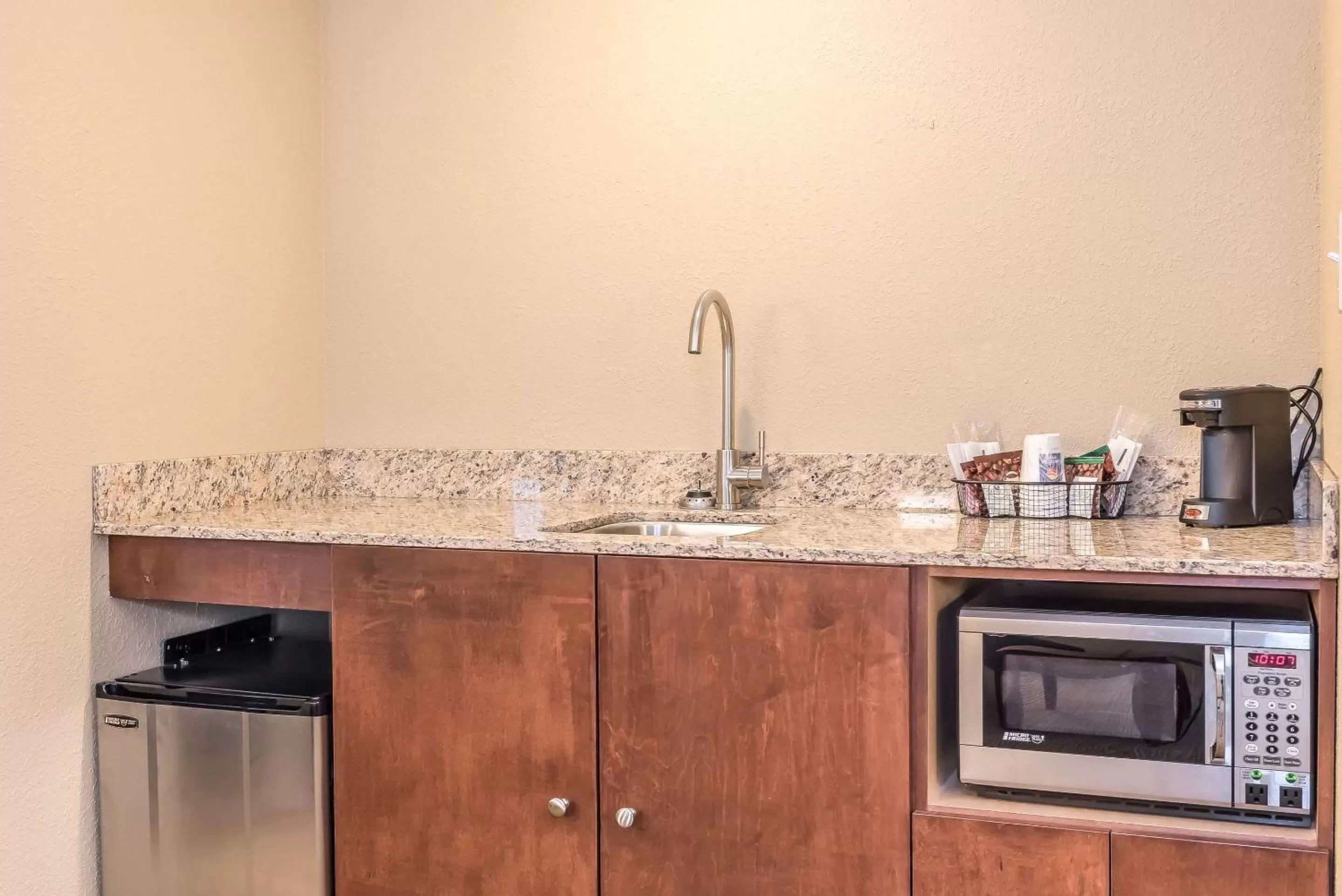 Photo of the whole room in Comfort Inn & Suites Piqua-Near Troy-I75