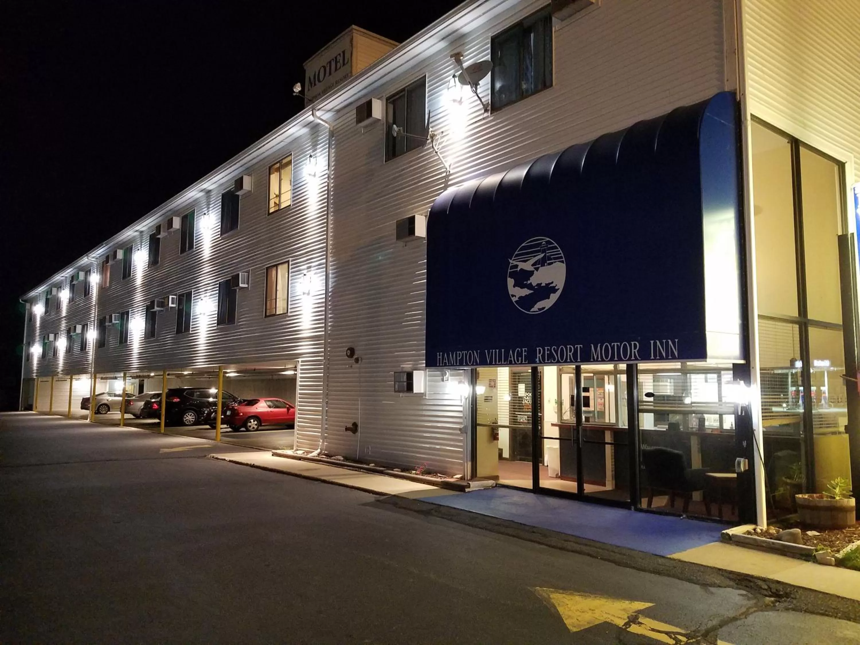 Facade/entrance in Hampton Village Inn