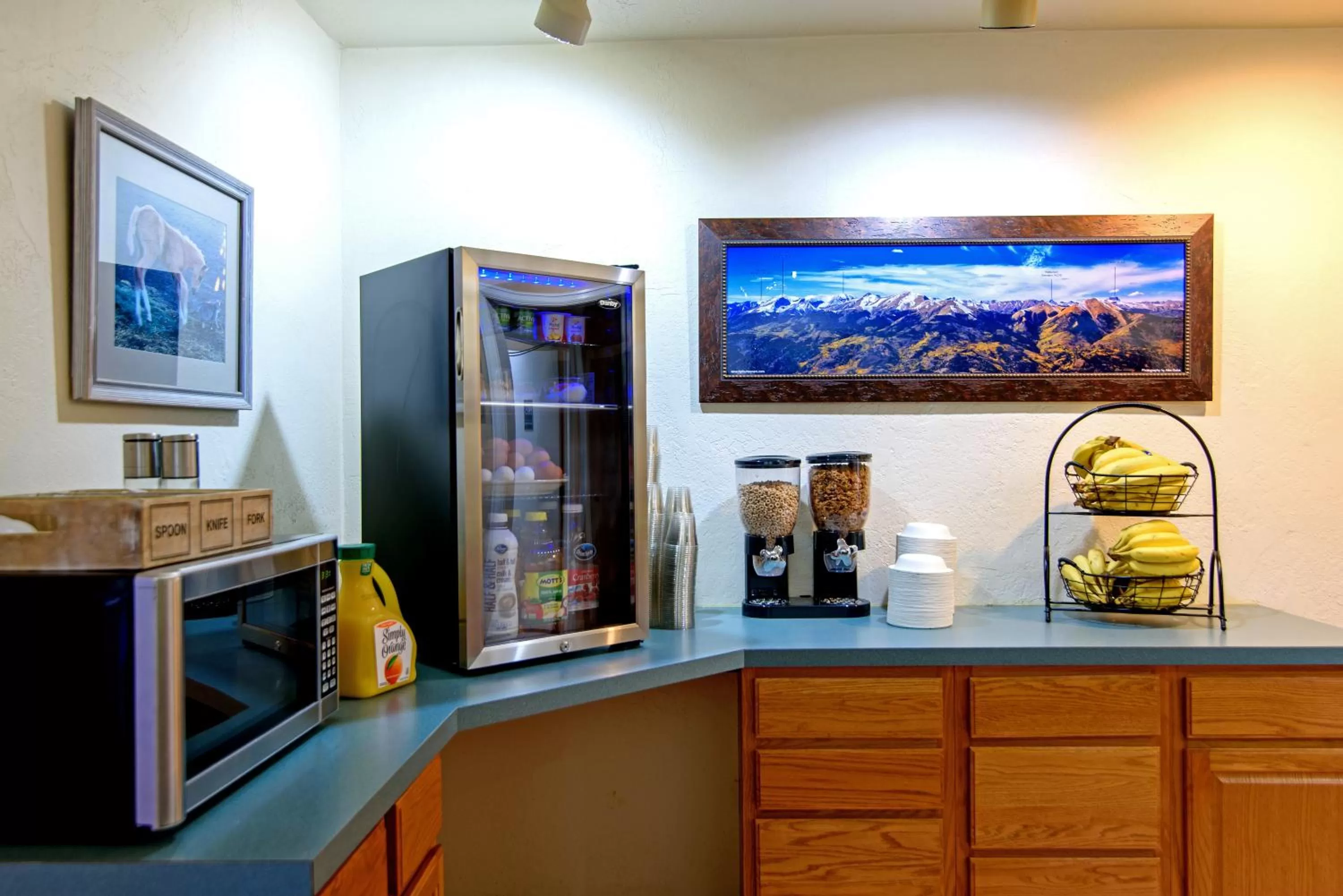 Breakfast in The Gunnison Inn at Dos Rios Golf Course