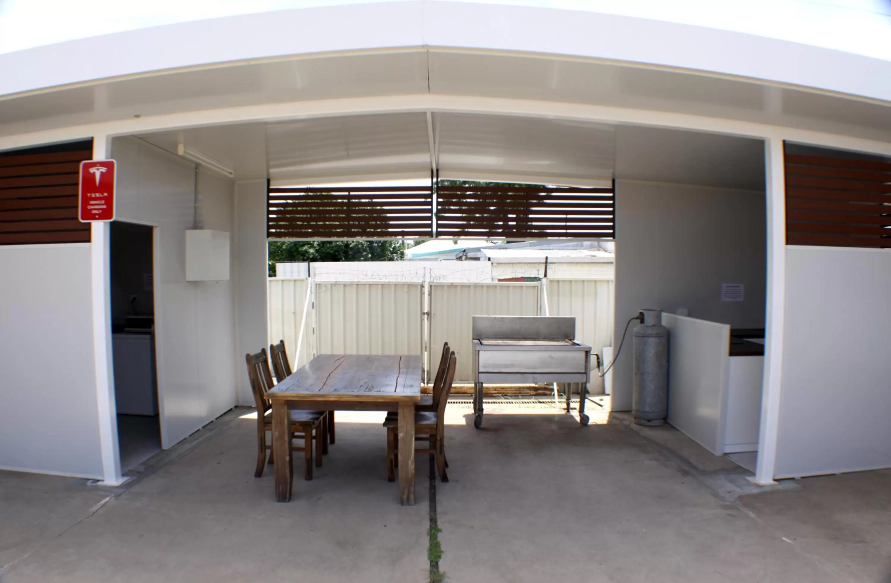 BBQ facilities in Baths Motel Moree