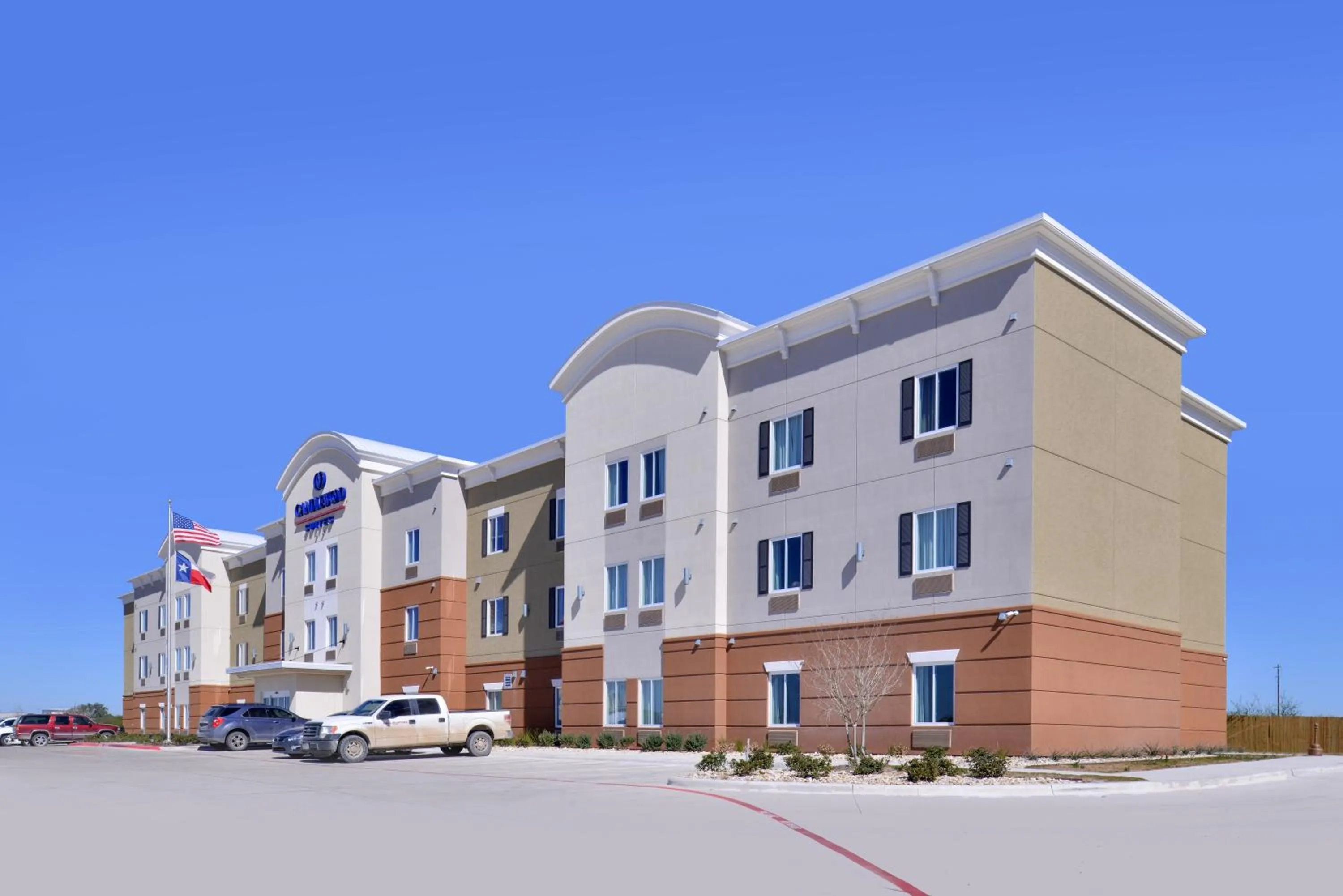 Property building in Candlewood Suites Kenedy by IHG