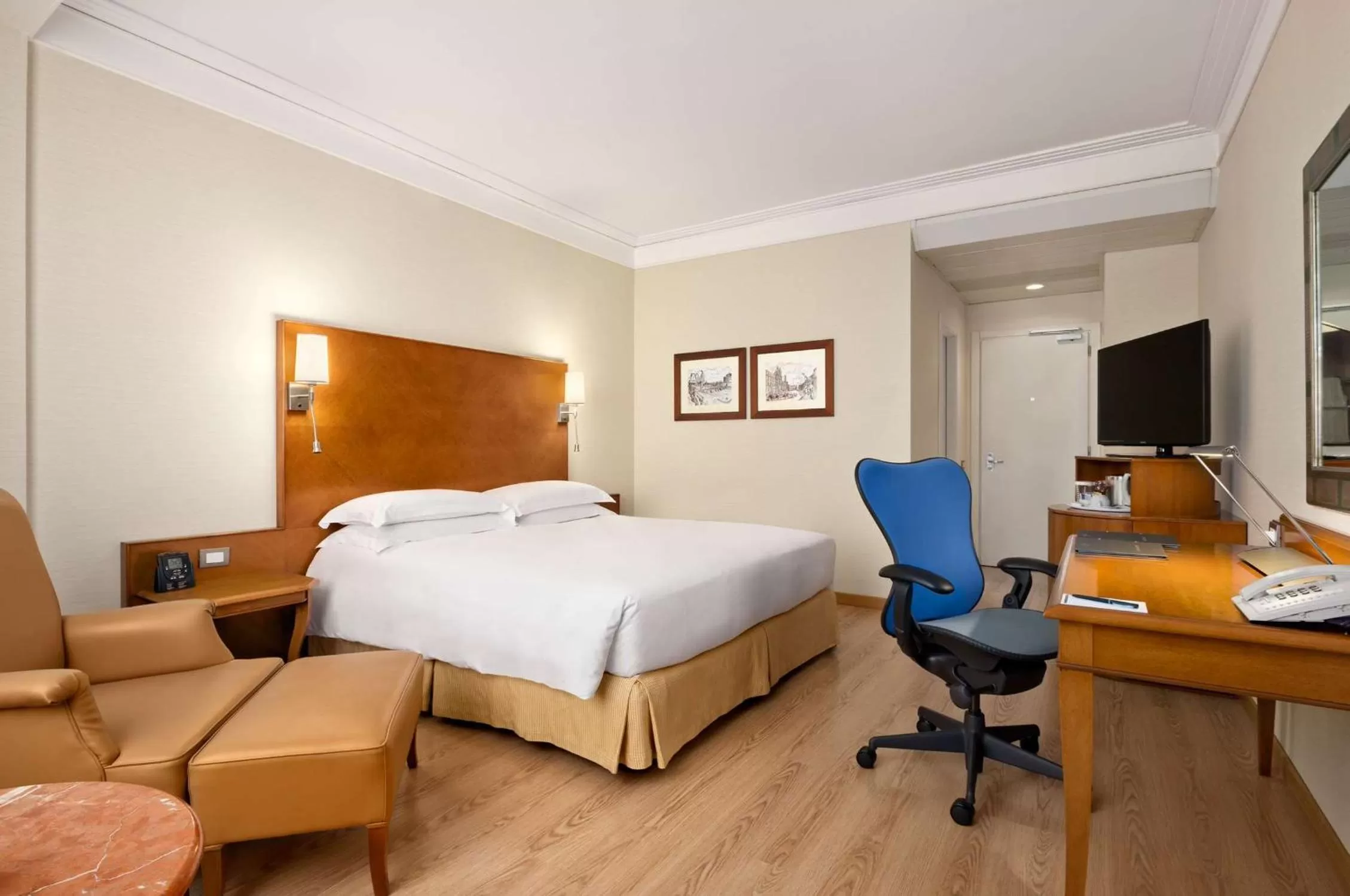 Bedroom, Bed in Hilton Rome Airport