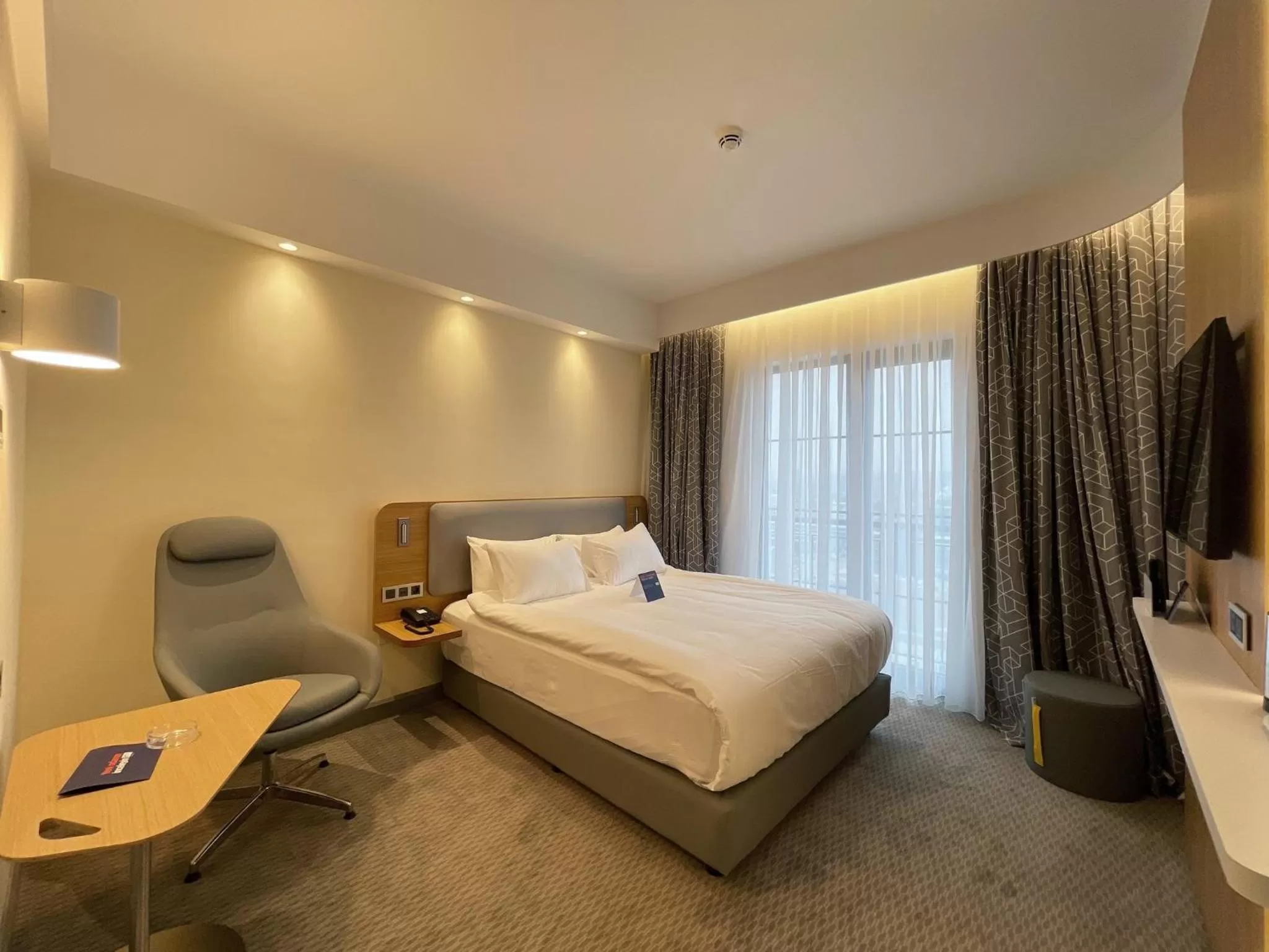 Photo of the whole room, Bed in Holiday Inn Express - Ankara - Airport by IHG