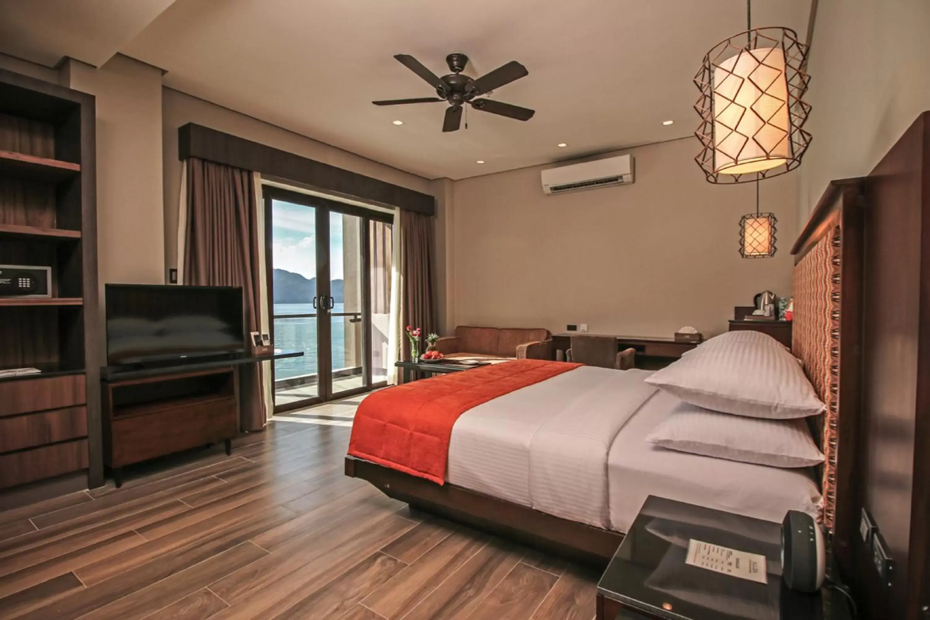 Bayview King Deluxe Room in Two Seasons Coron Bayside Hotel Bayview King Deluxe Room in Two Seasons Coron Bayside Hotel