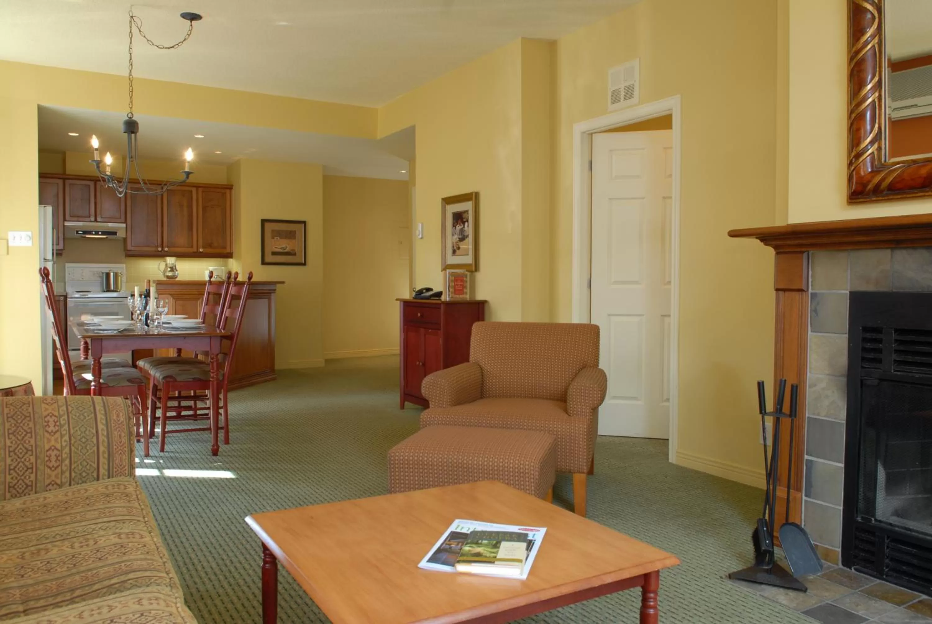 Living room, Restaurant/Places to Eat in Place Saint Bernard Mont Tremblant