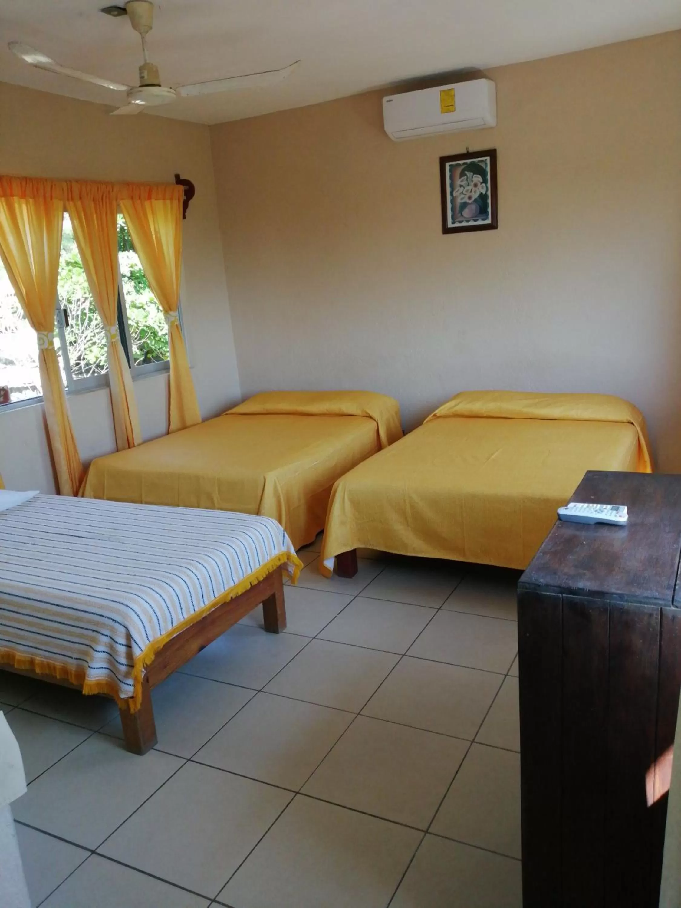 Triple Room with Sea View in Hotel Cabañas Pepe