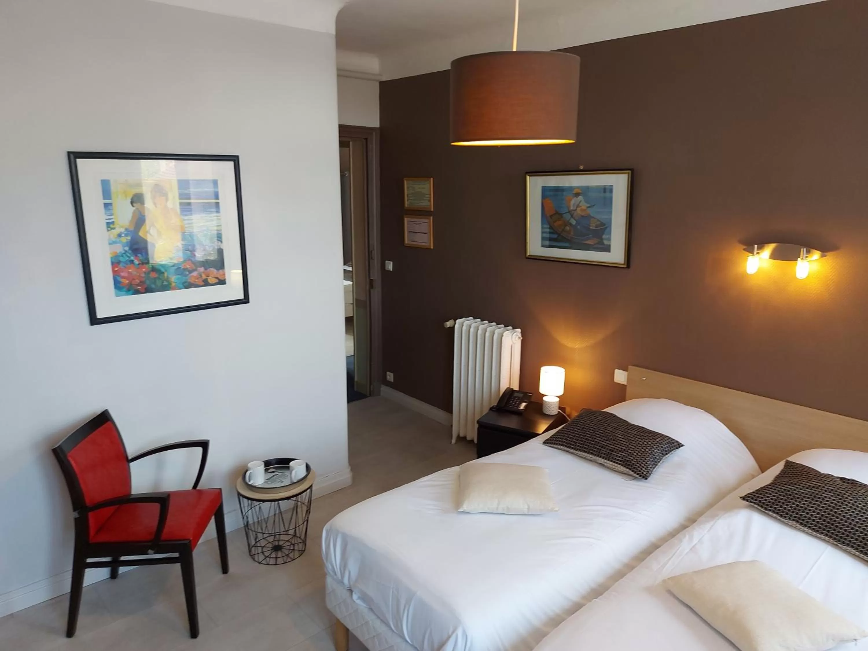 Bed in Hotel De La Paix