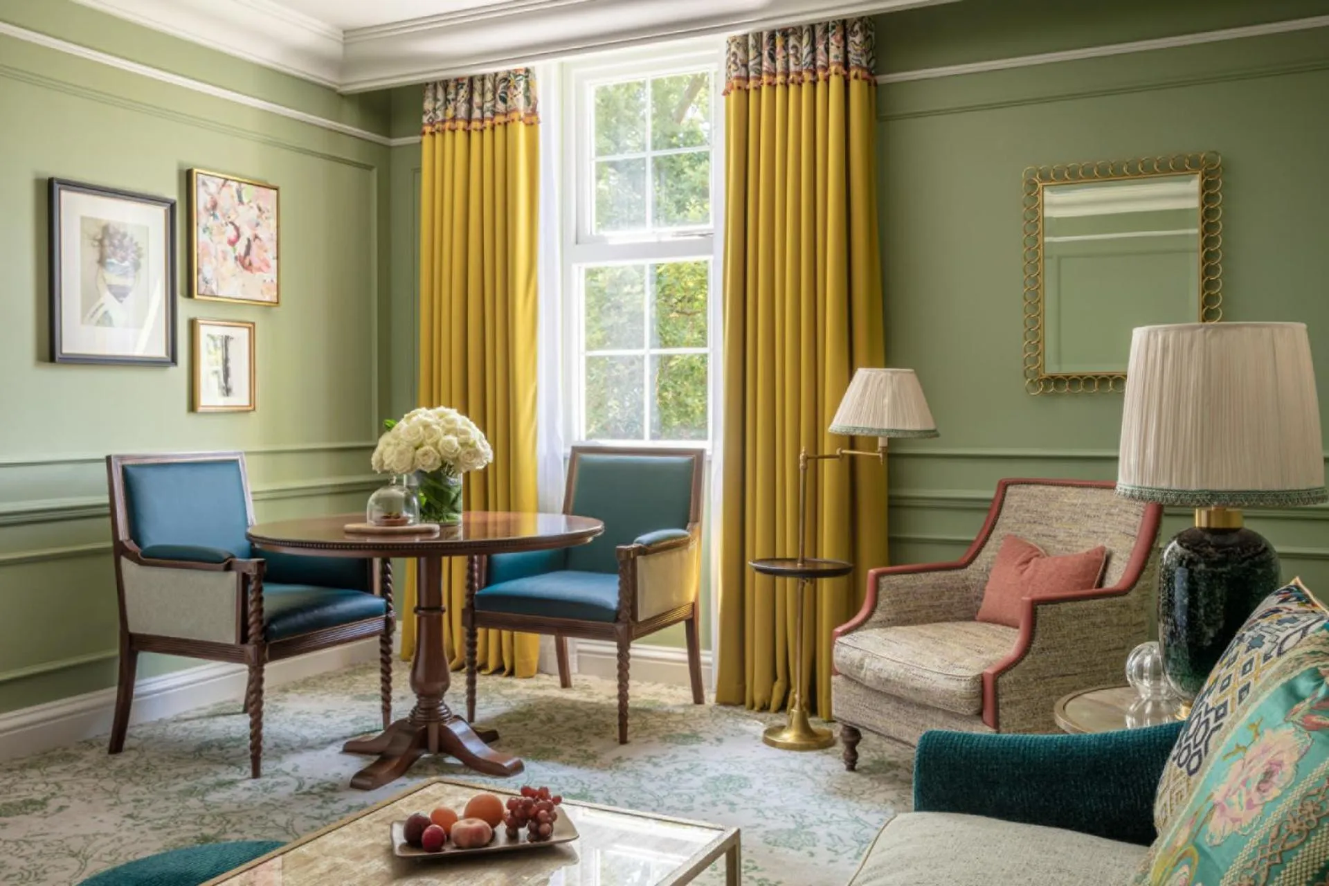 Living room in Four Seasons Hotel Hampshire