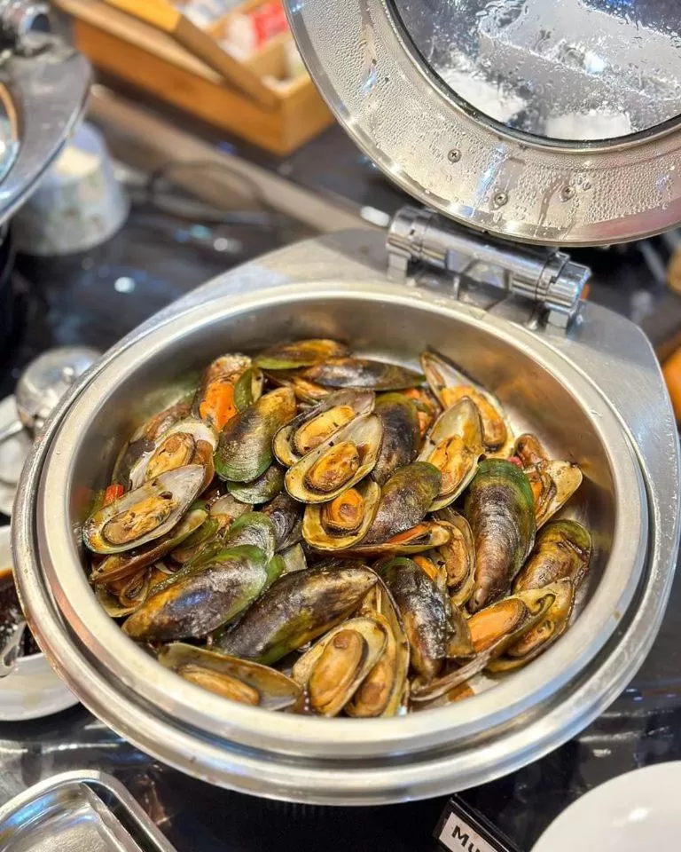 Restaurant/places to eat in Acacia Court Hotel