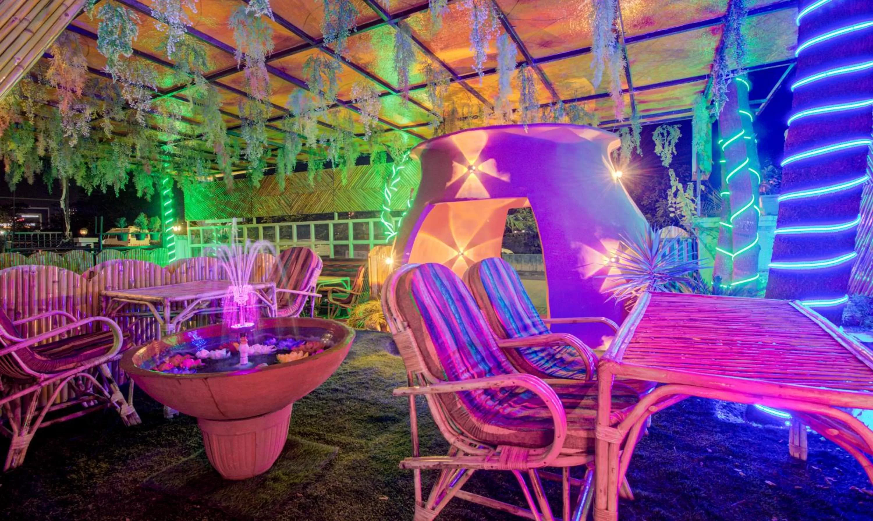 Restaurant/places to eat in Itsy By Treebo - Sky Vista