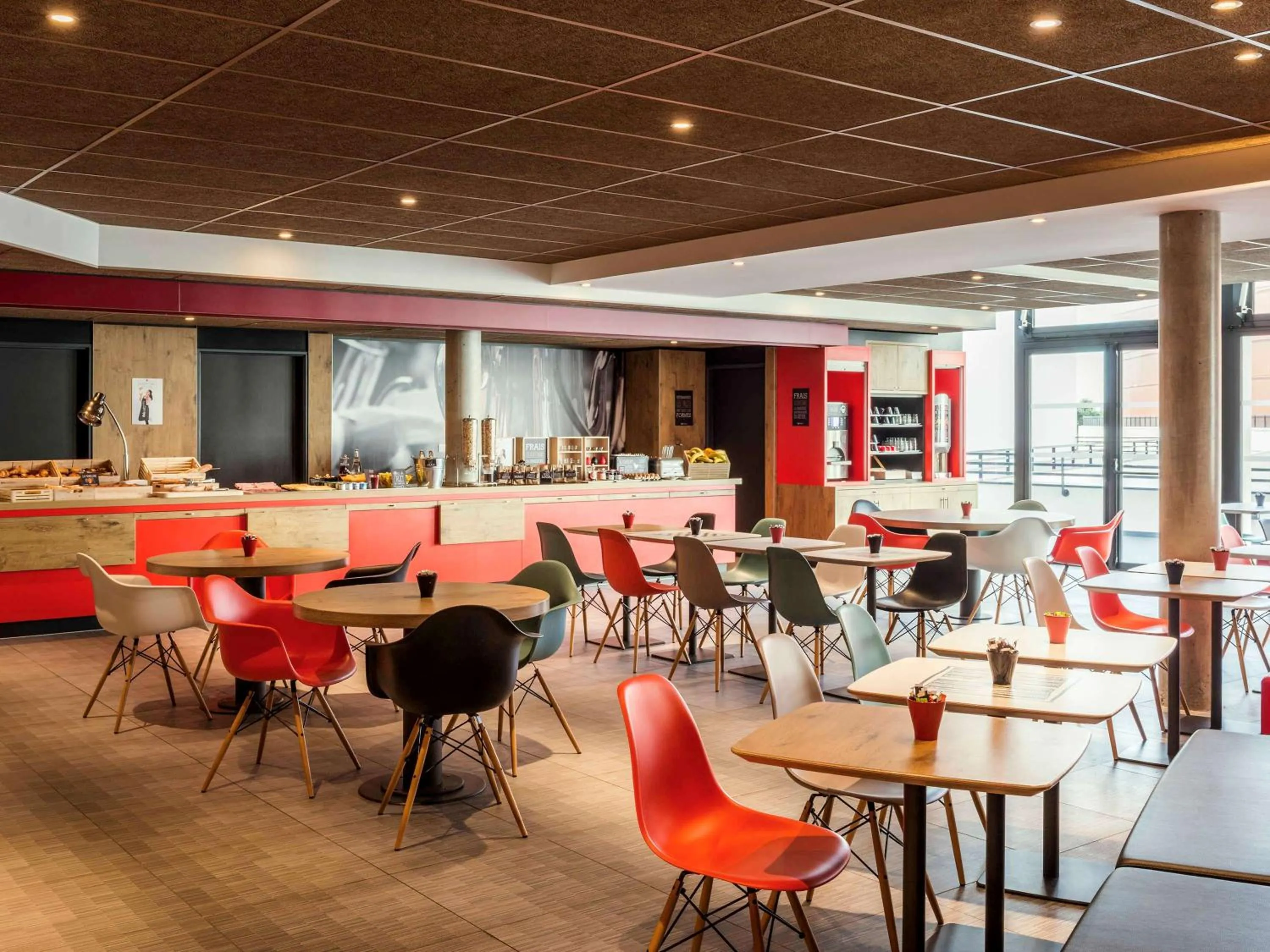 Restaurant/places to eat in ibis Saint Quentin en Yvelines - Vélodrome
