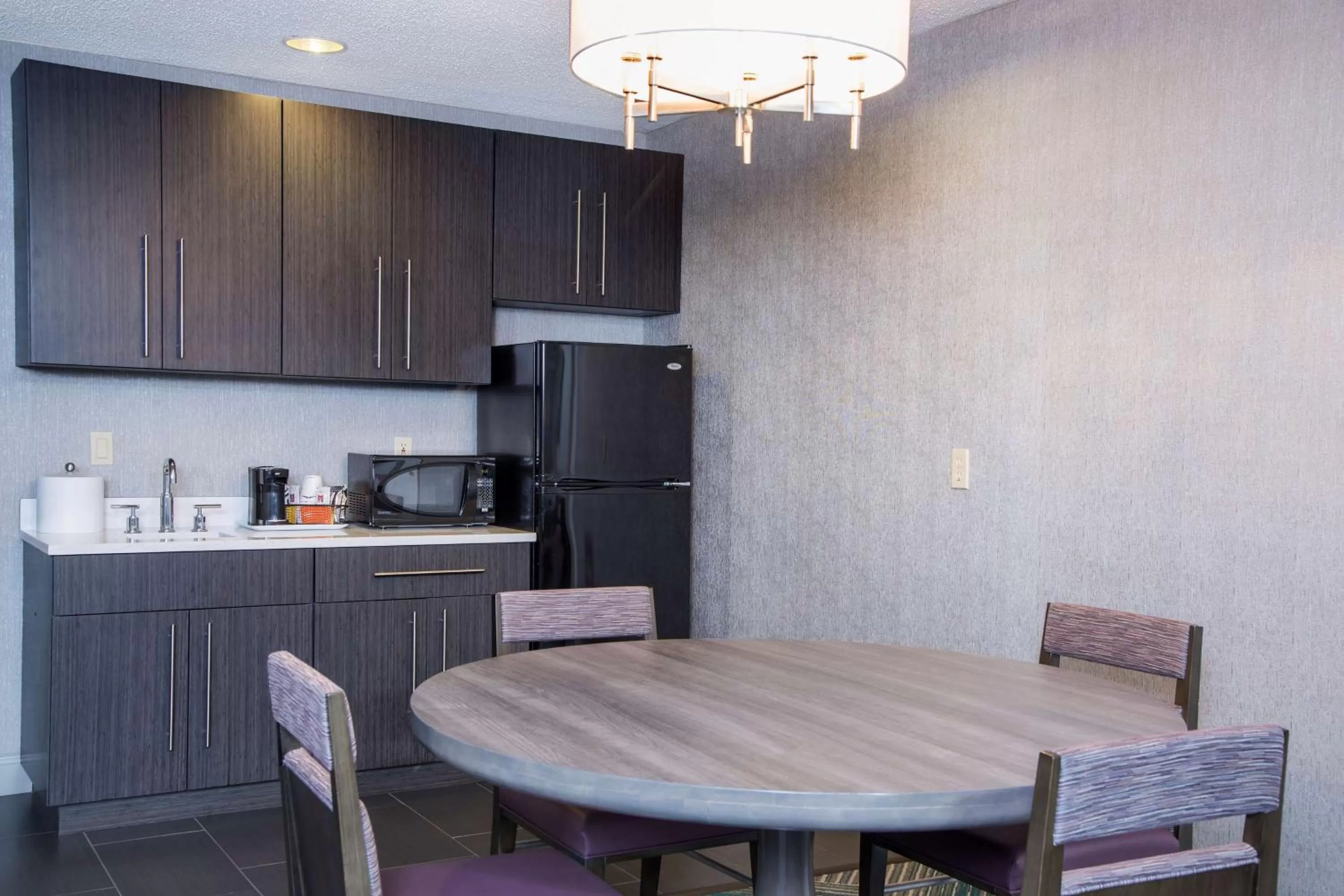 Kitchen or kitchenette in Hampton Inn Midland