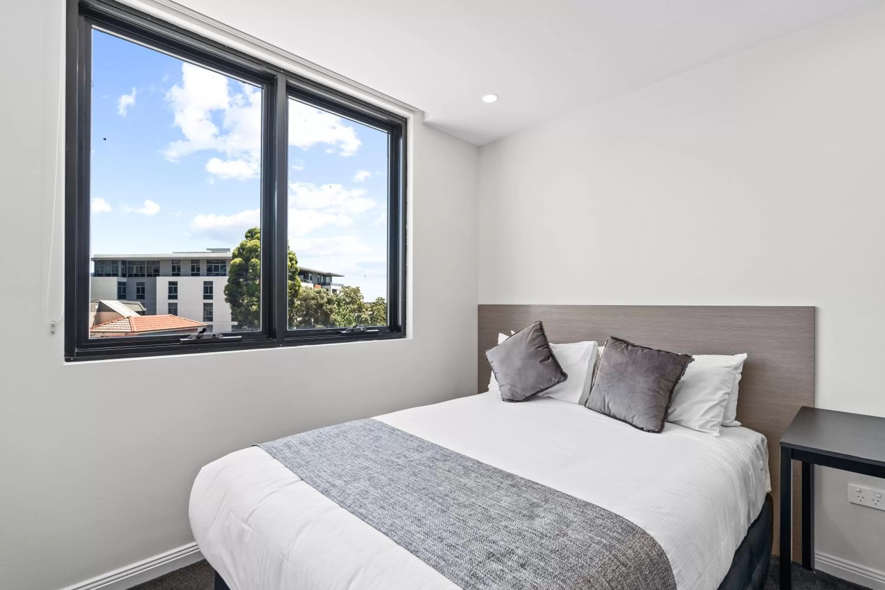 Day, Bed in Seranin | Gordon