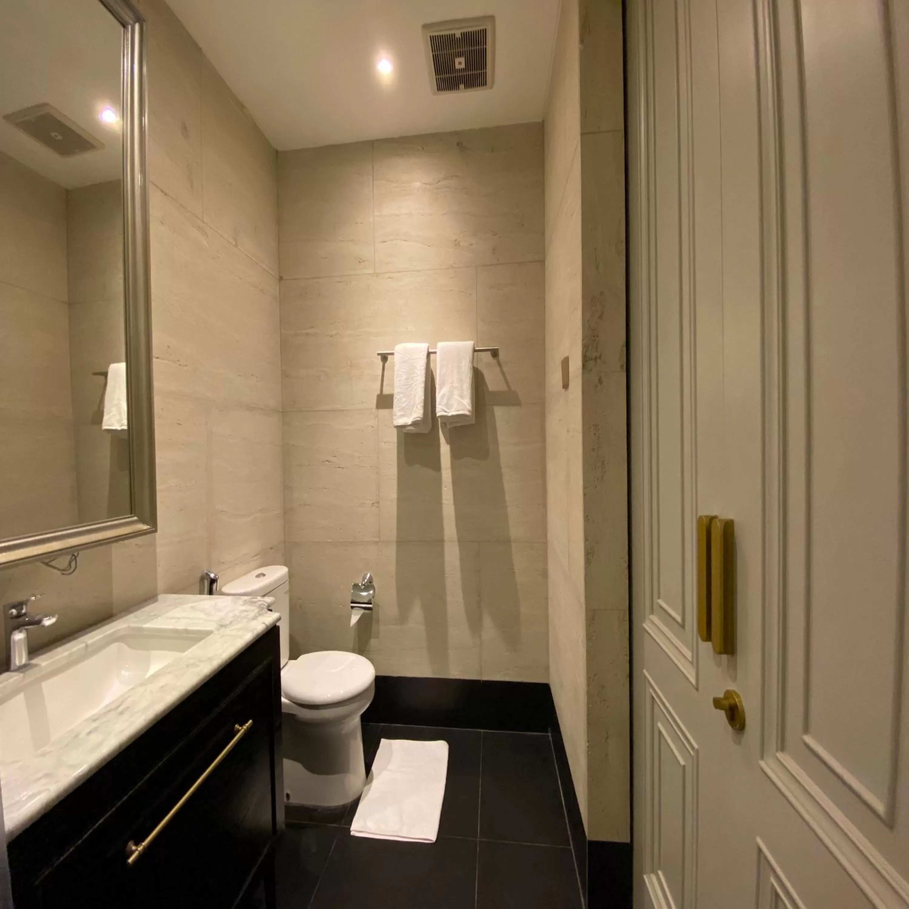 Bathroom in Maia Hotel Jakarta