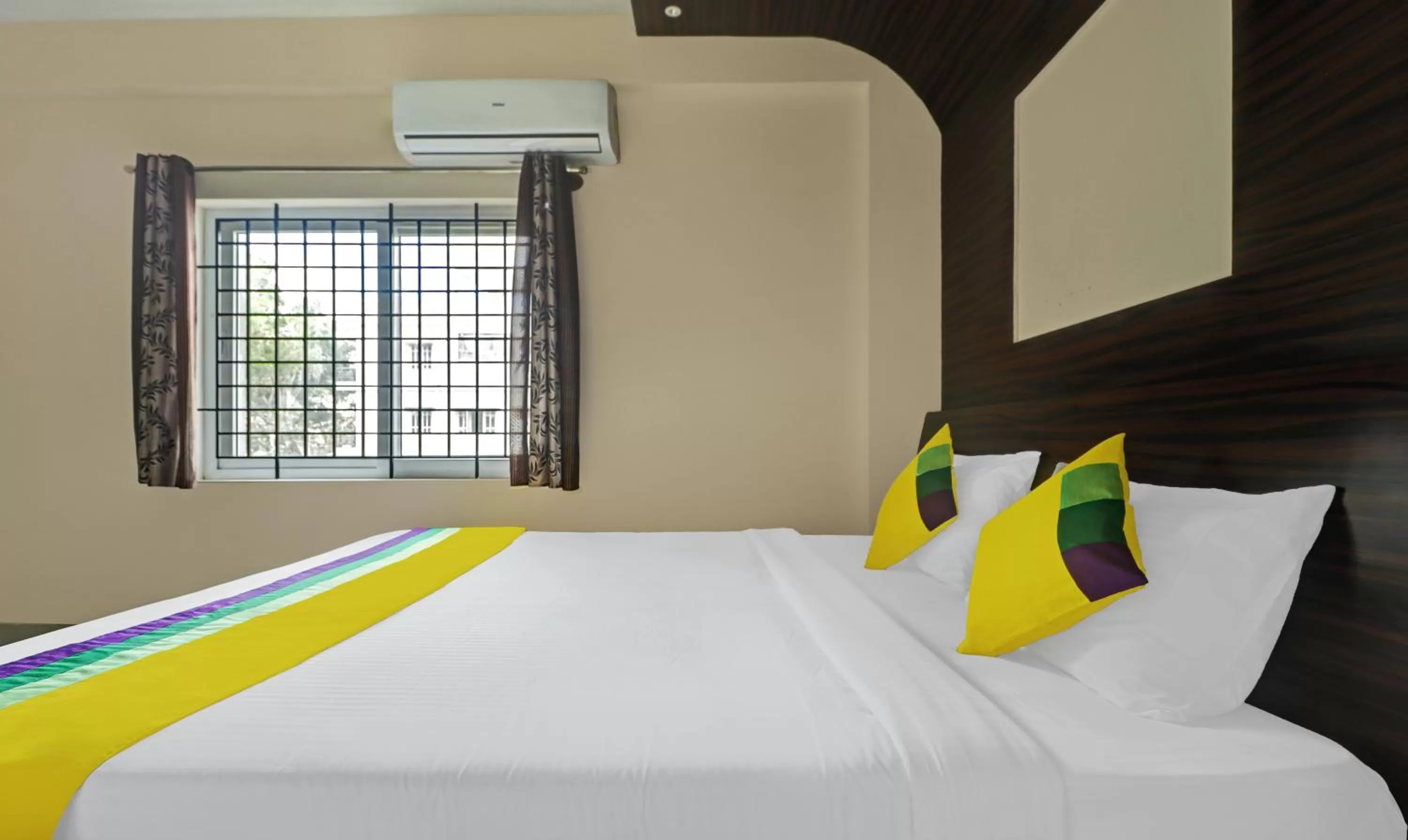 Bed in Itsy By Treebo - Colors Stay