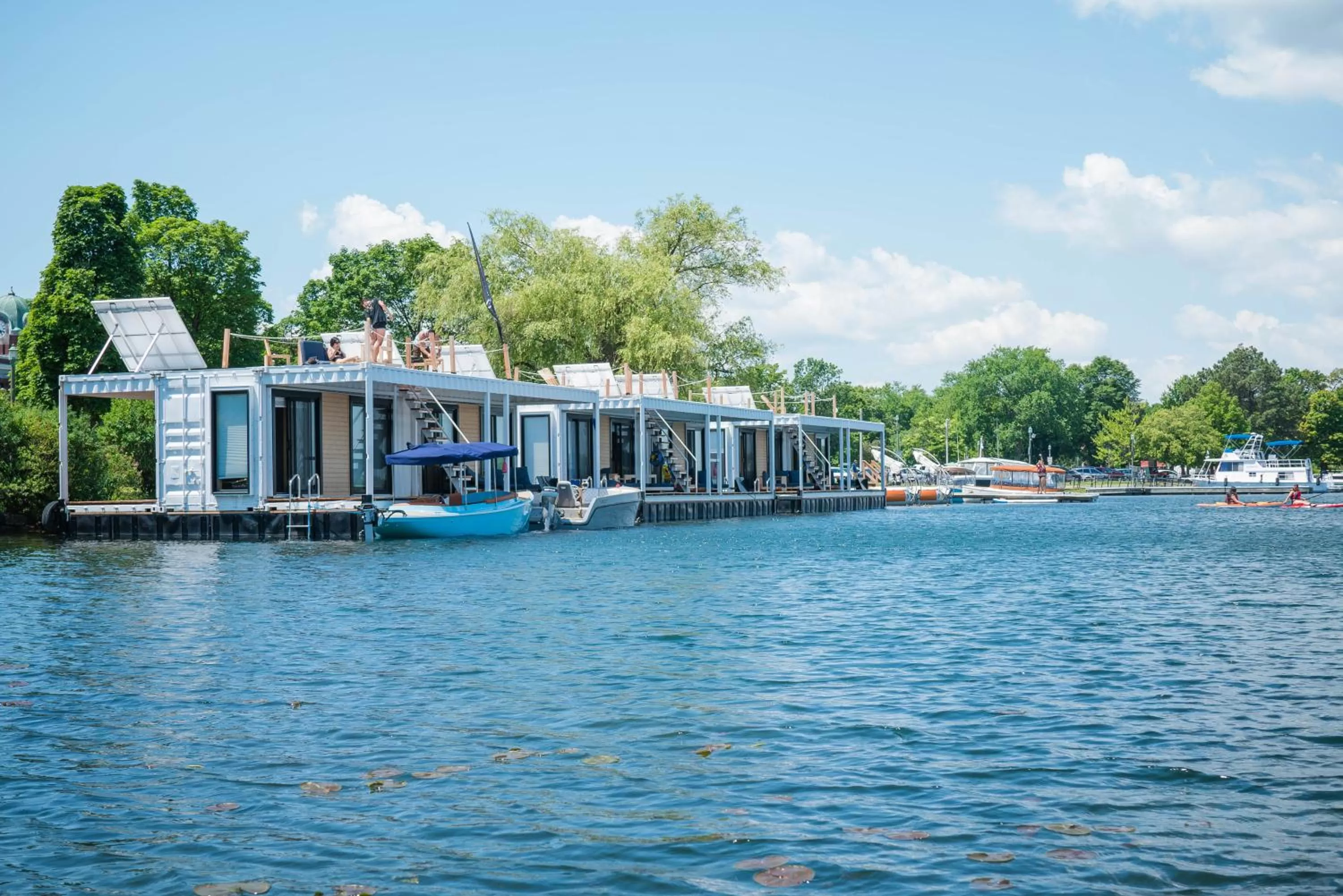 Property building in Flotel