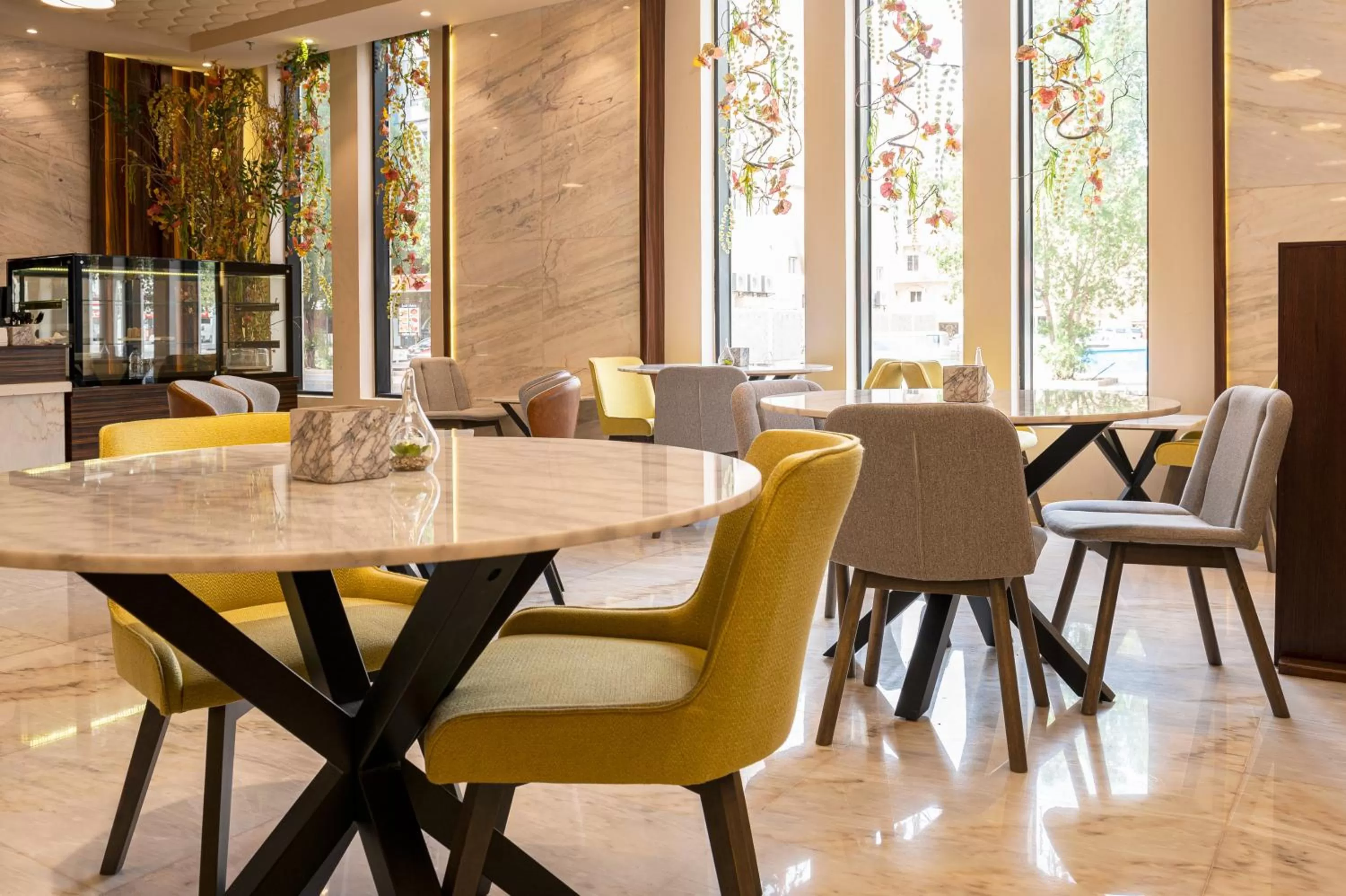 Restaurant/Places to Eat in Seasons Park Hotel