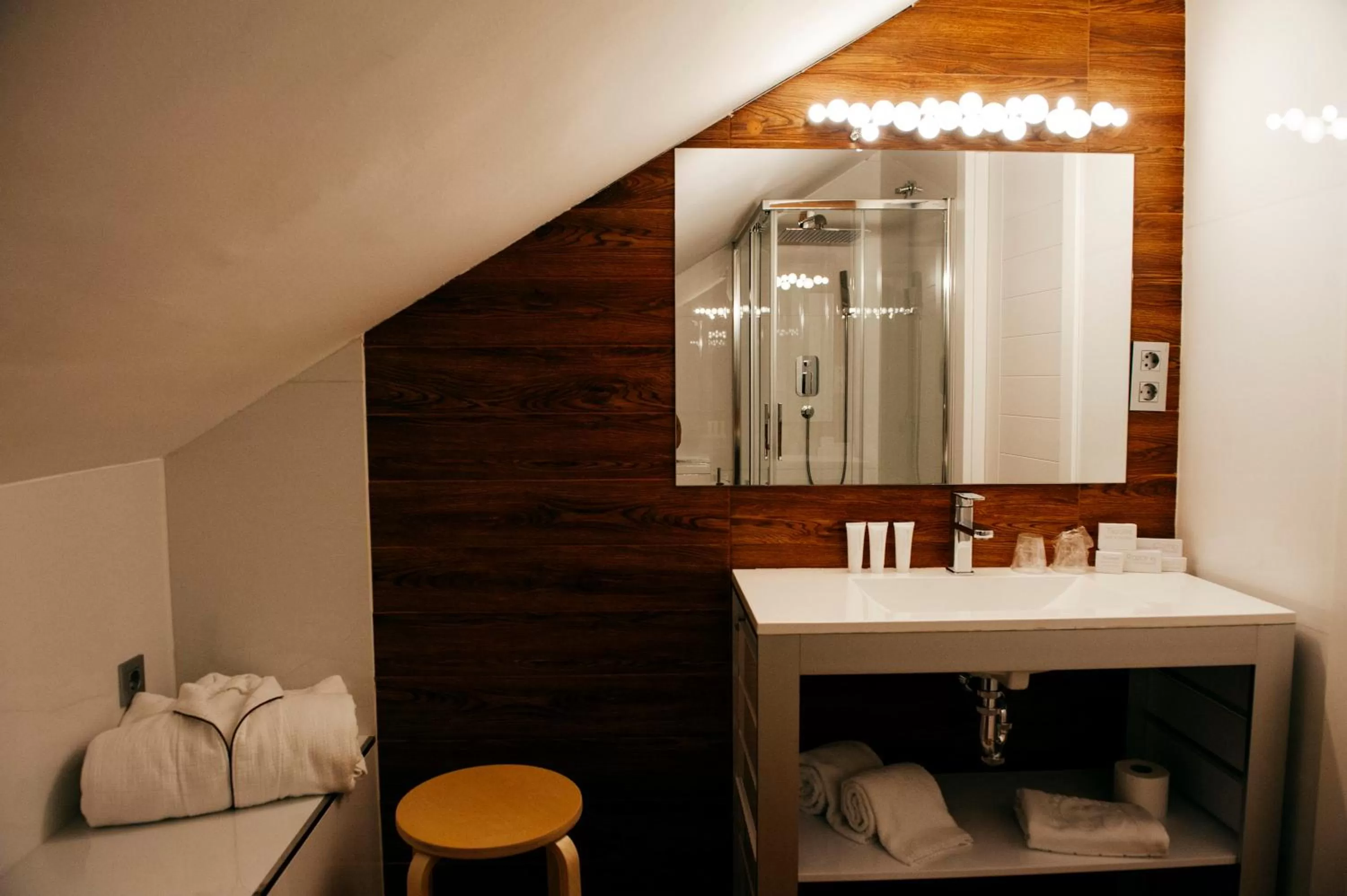 Toilet in Hotel Art Santander