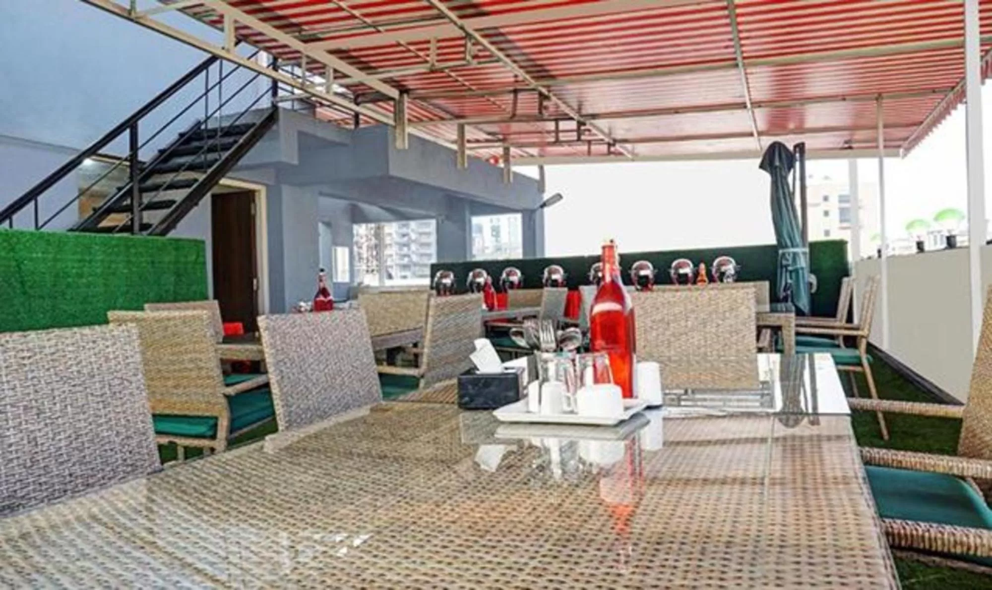 Restaurant/Places to Eat in FabHotel Prime Finesse