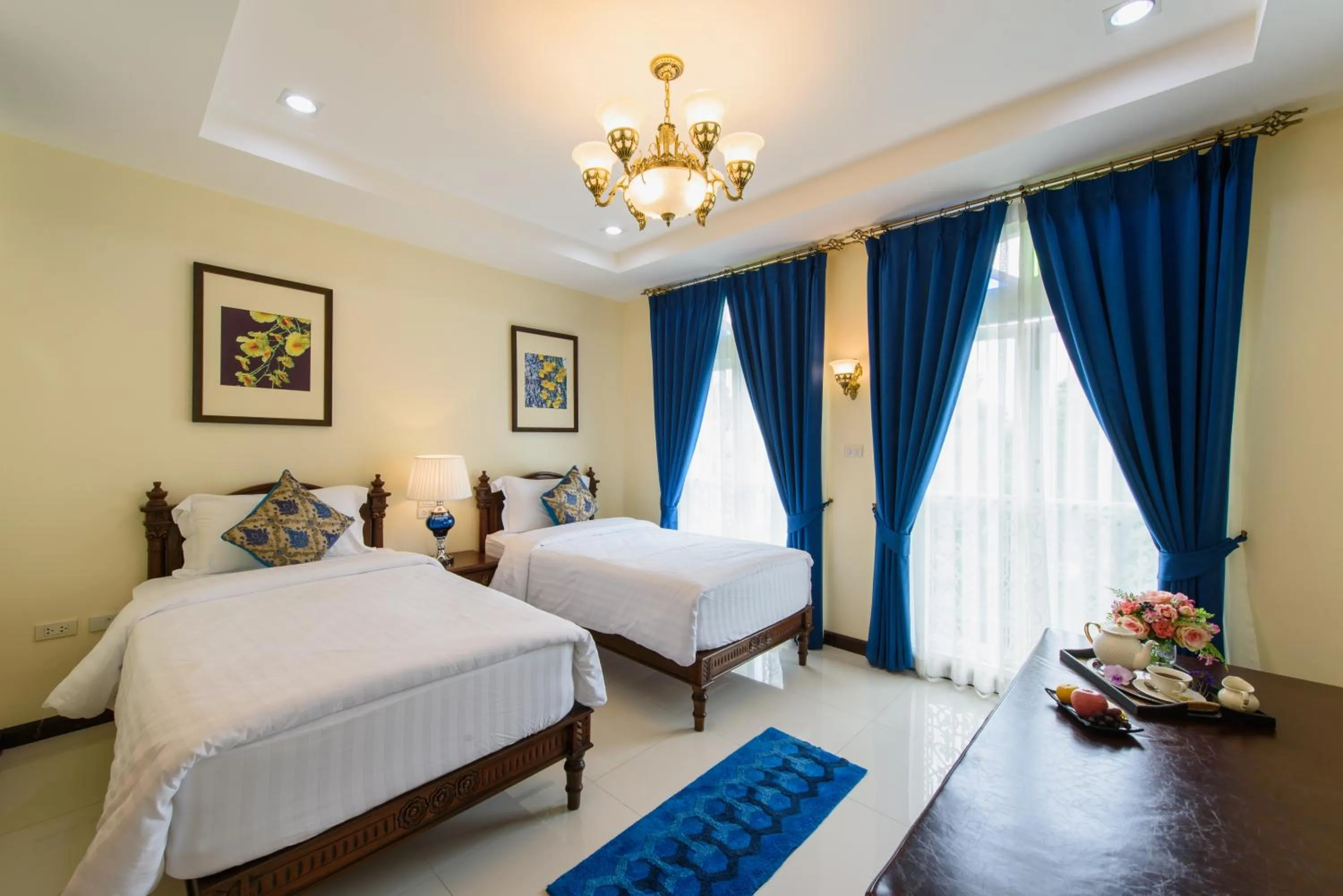 Other, Bed in The Velvet Orchid