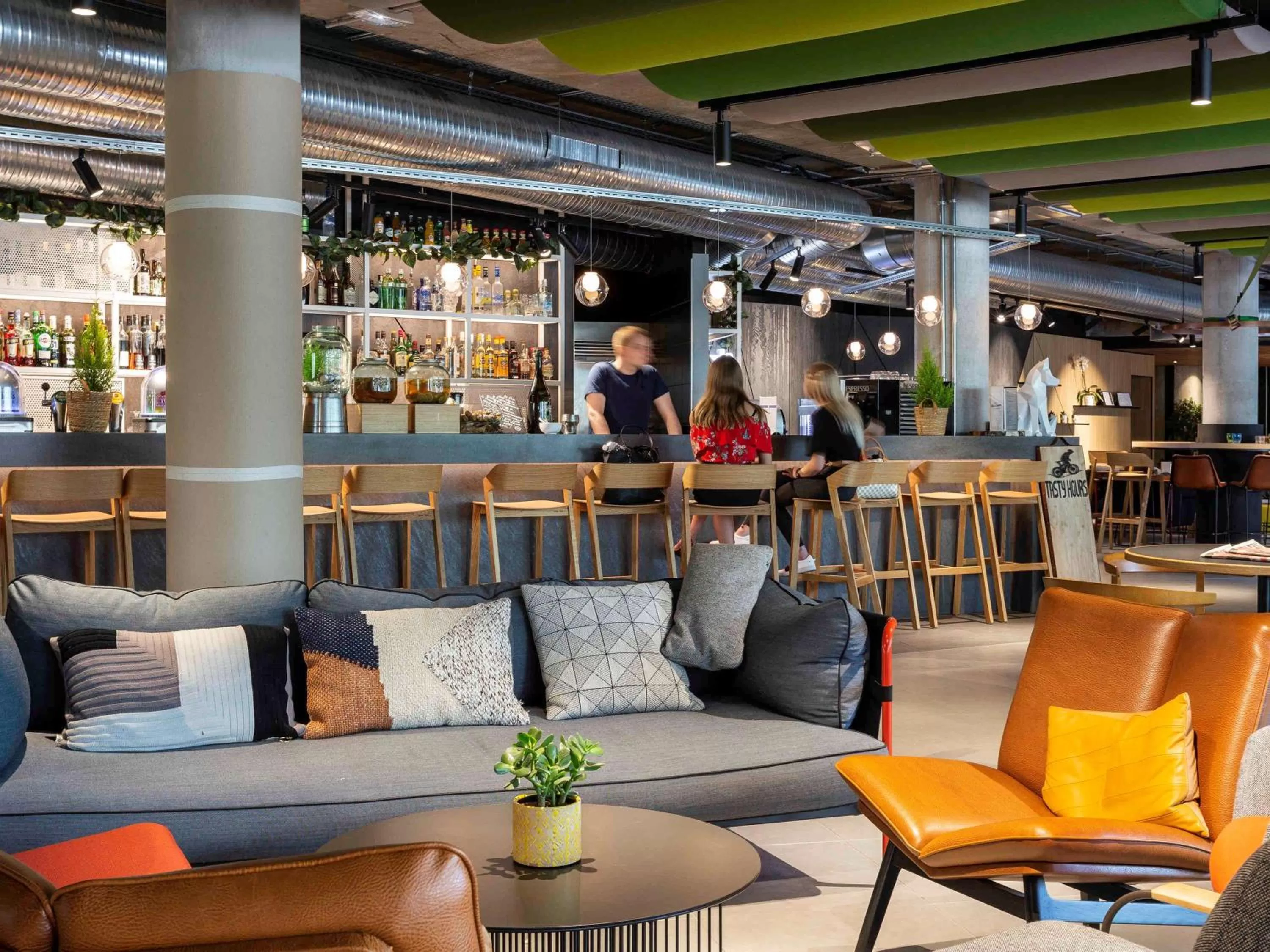 Lounge or bar in Novotel Annecy Centre