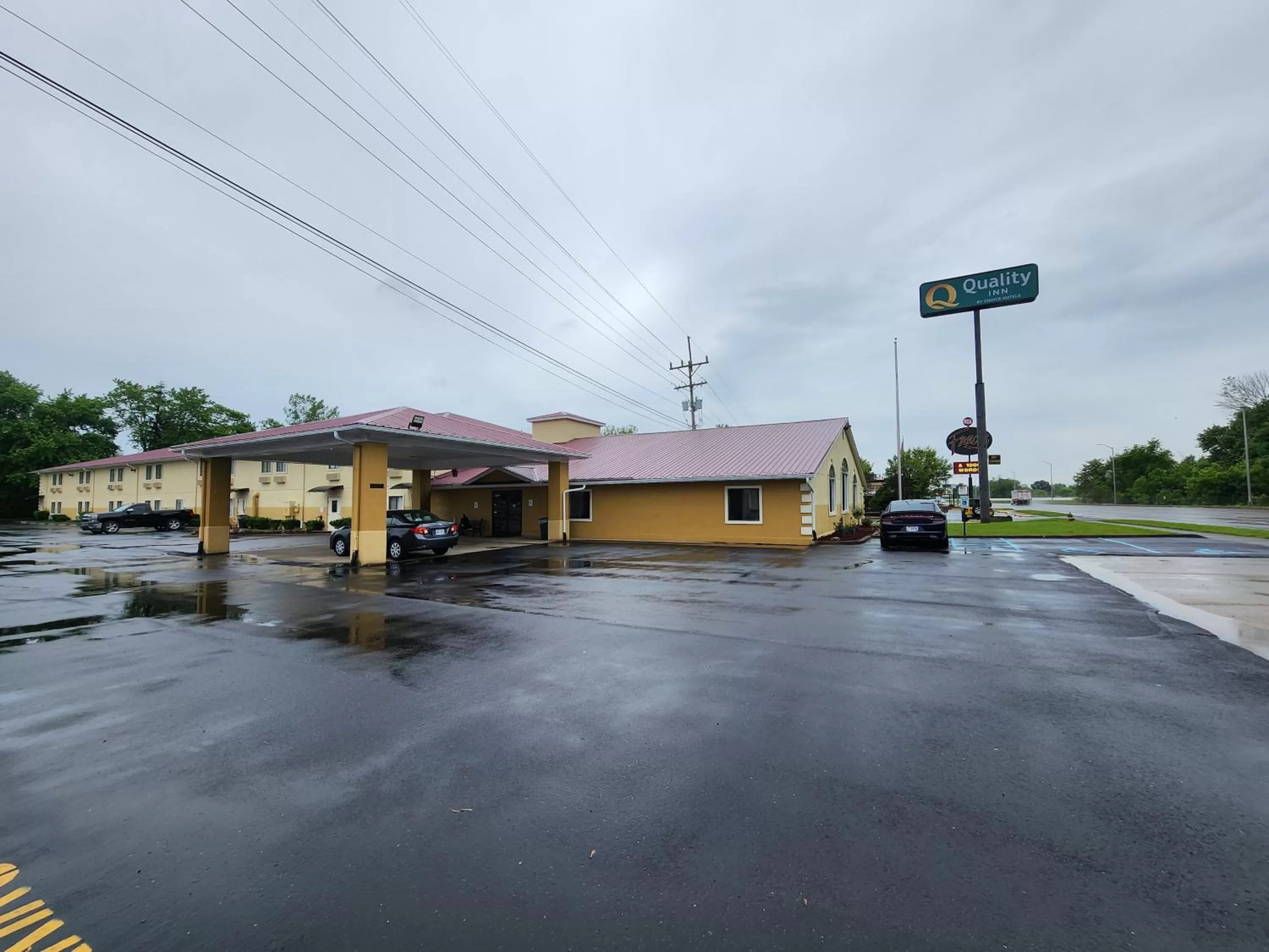 Property building in Quality Inn Wheelersburg