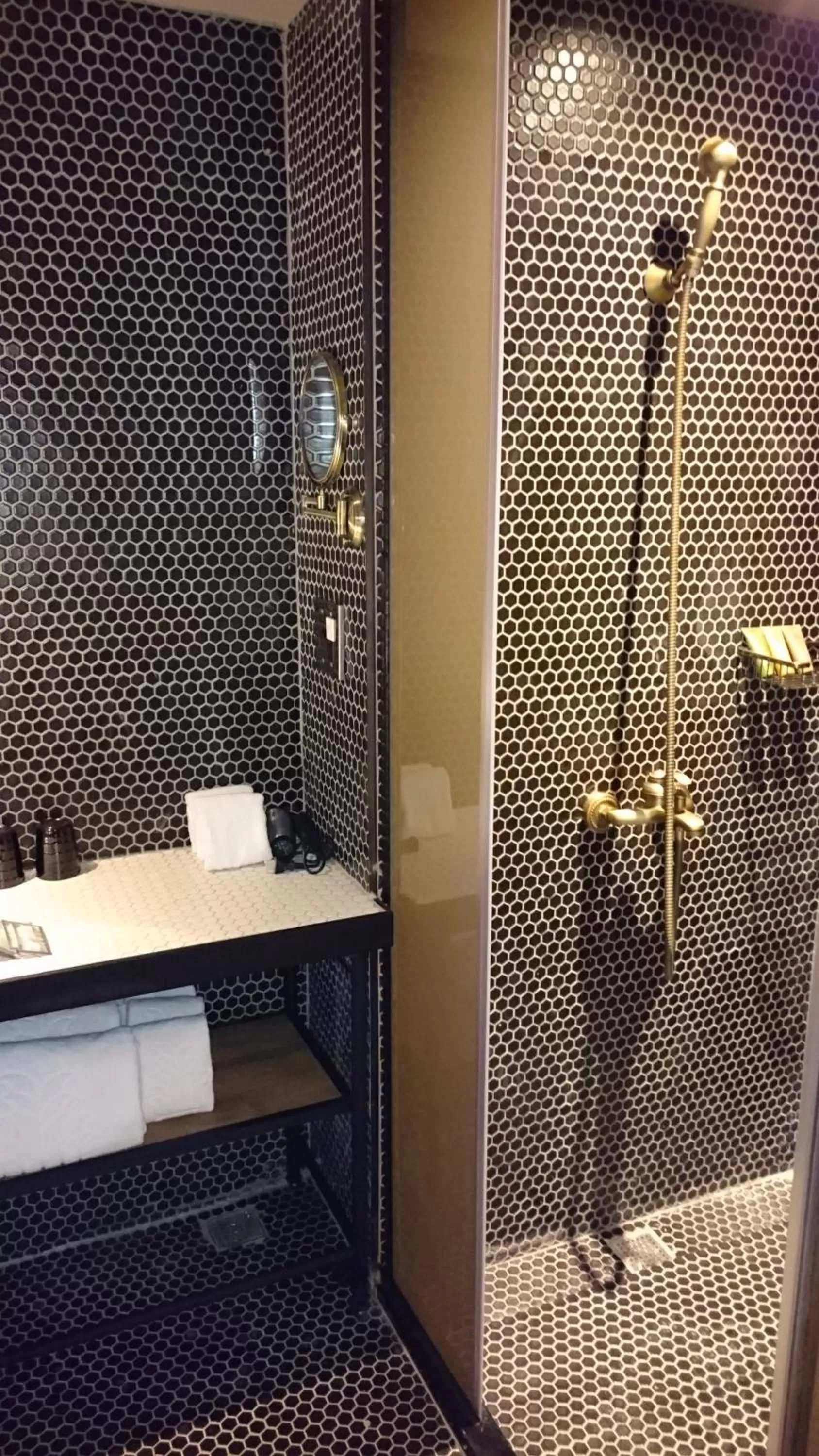 Shower in City Suites - Kaohsiung Pier2