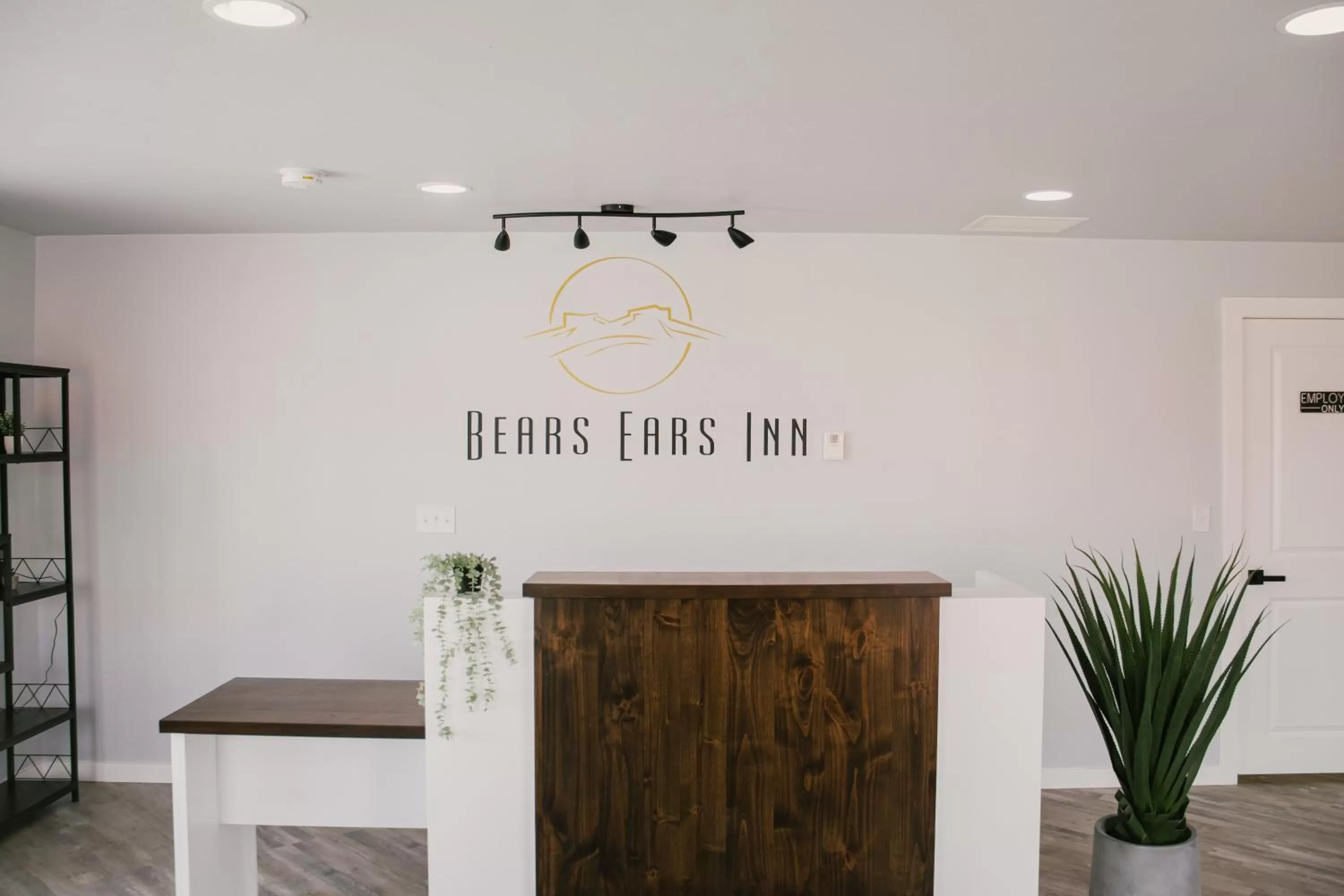 Lobby or reception in Bears Ears Inn