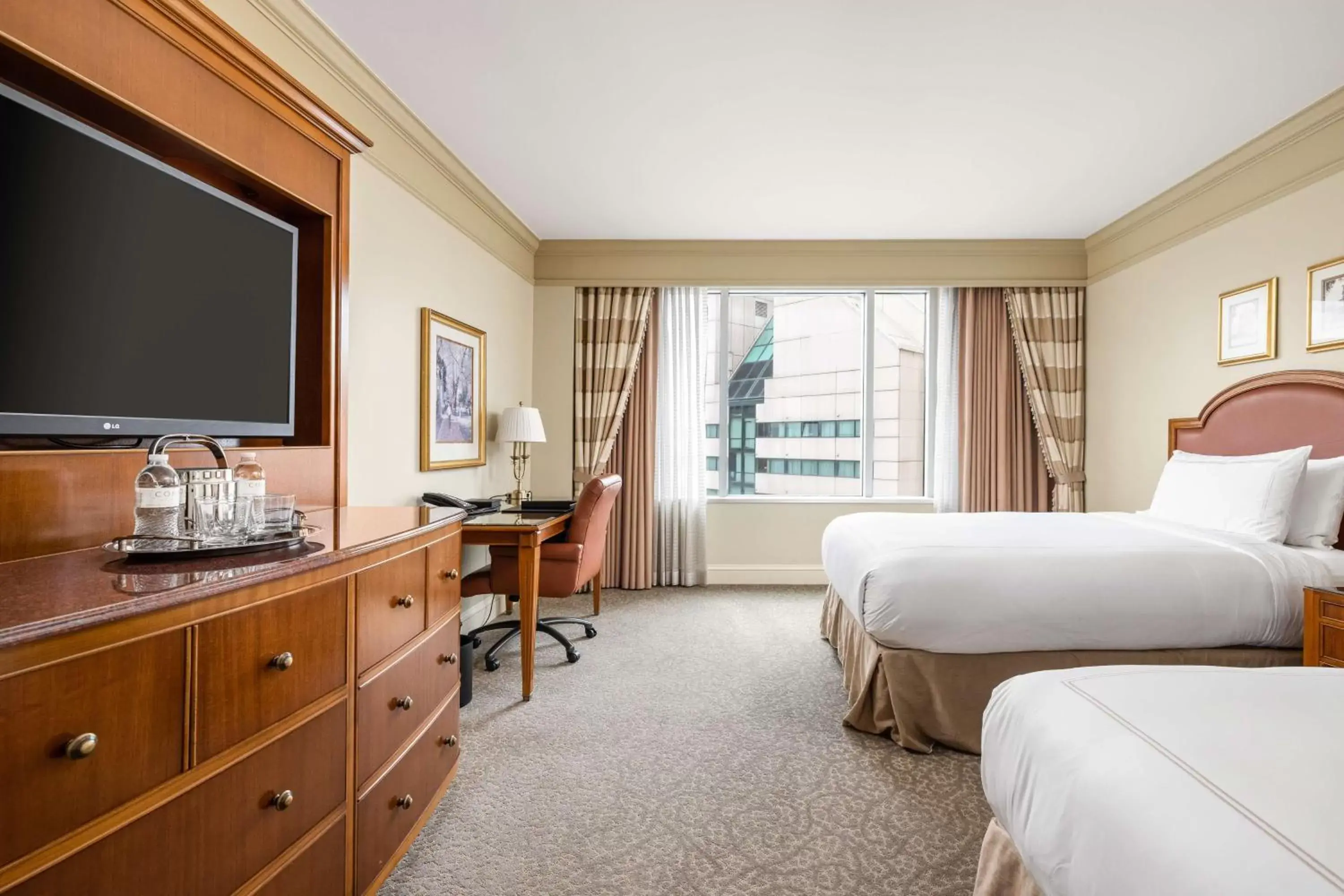 Deluxe Double Room with Two Double Beds and Roll-in Shower - Mobility Access in Conrad Indianapolis Deluxe Double Room with Two Double Beds and Roll-in Shower - Mobility Access in Conrad Indianapolis