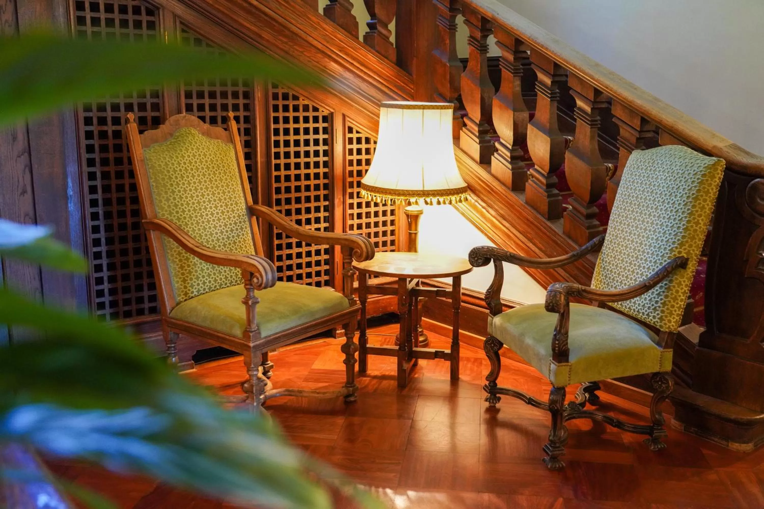 Seating area in Hotel Chesa Spuondas