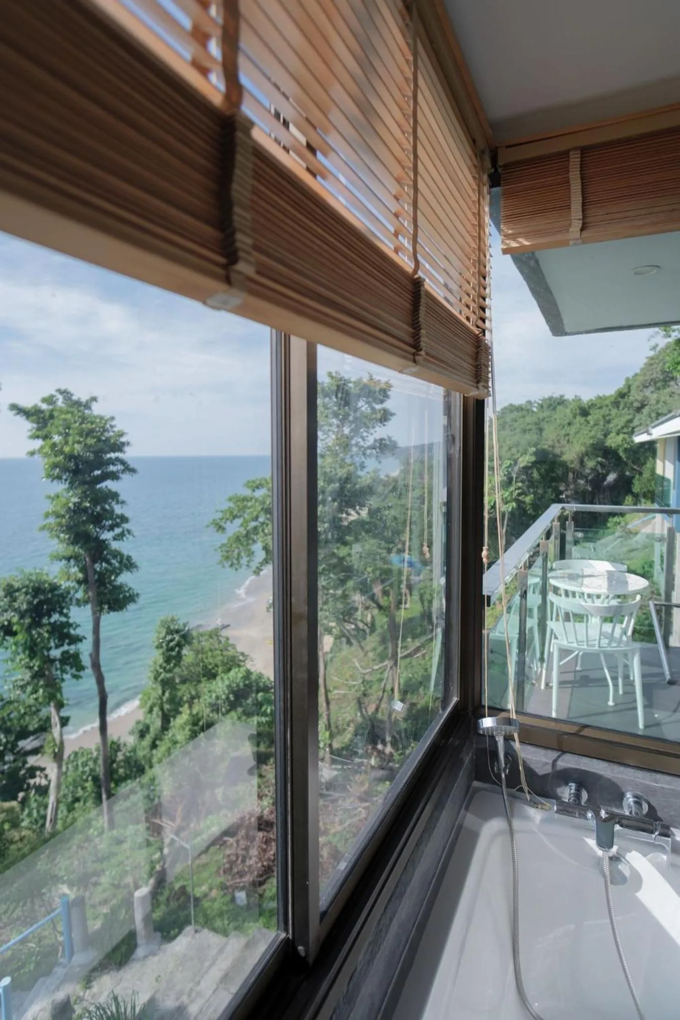 Bathroom in Cliff Lanta Suite-Koh Lanta Krabi