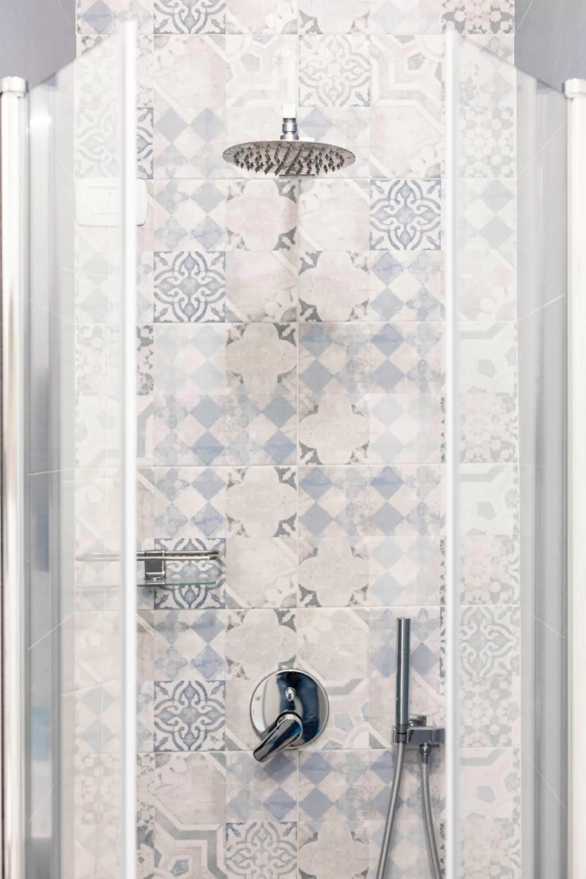 Shower in La Casa Del Sole A Mergellina