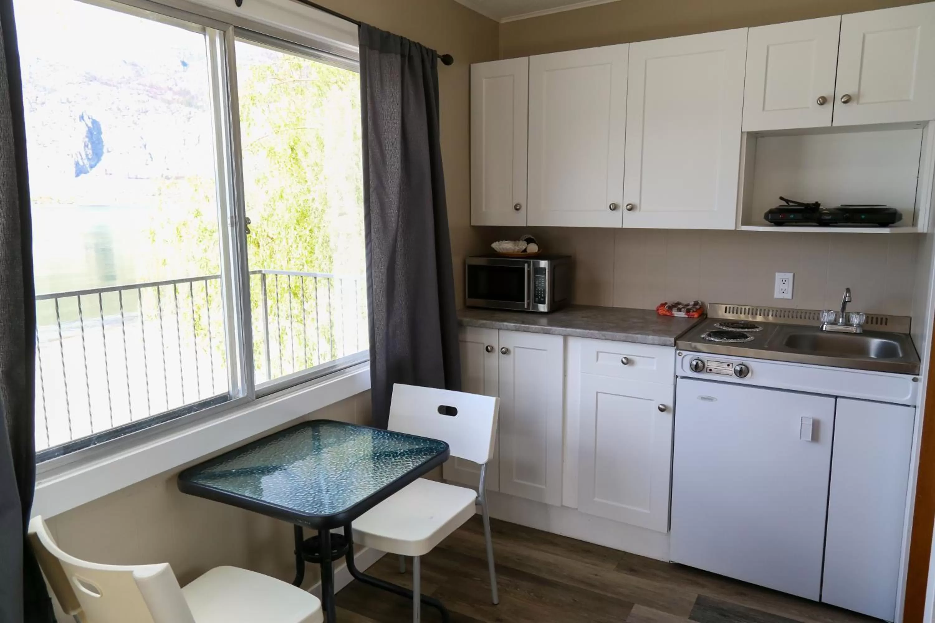 Kitchen or kitchenette in Richter Pass Beach Resort