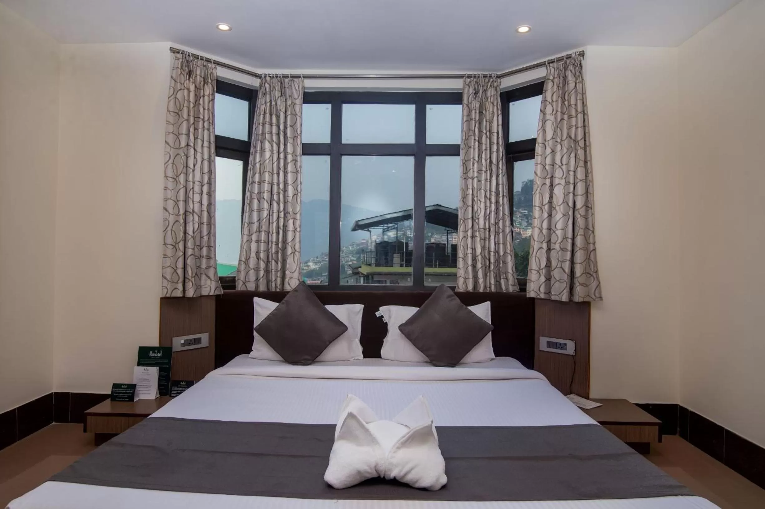 Bed in Muscatel Yavachi - 400 Mts from MG Marg