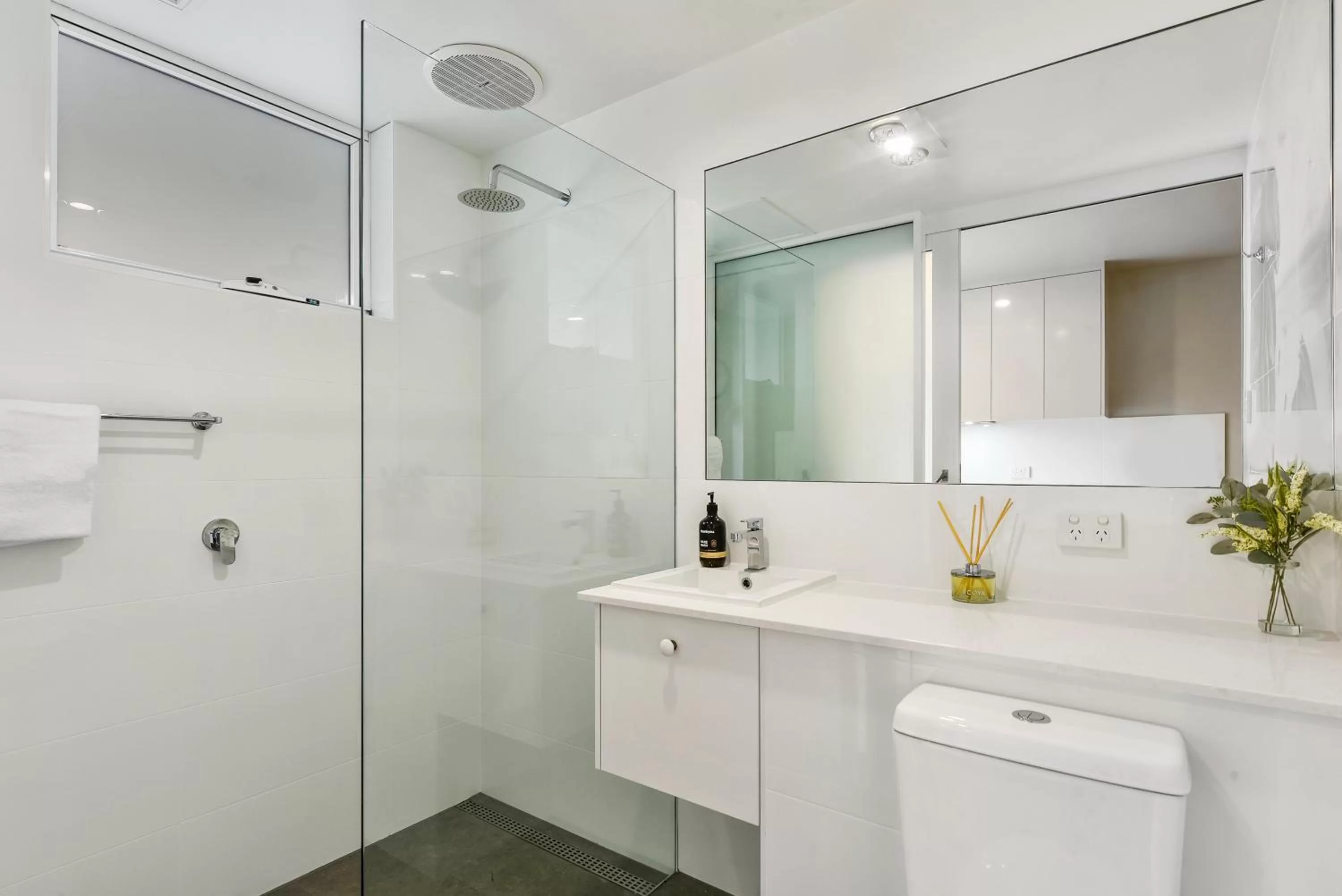 Shower in Aloha Central Luxury Accommodation