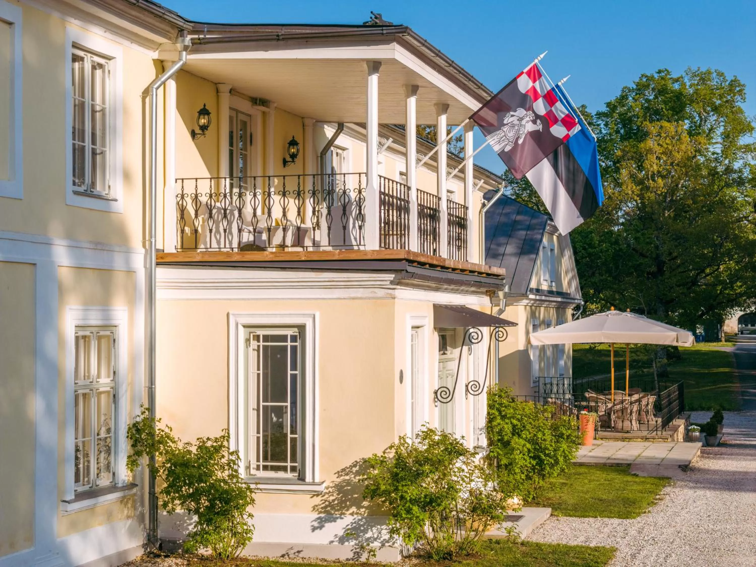 Property building in Padise Manor