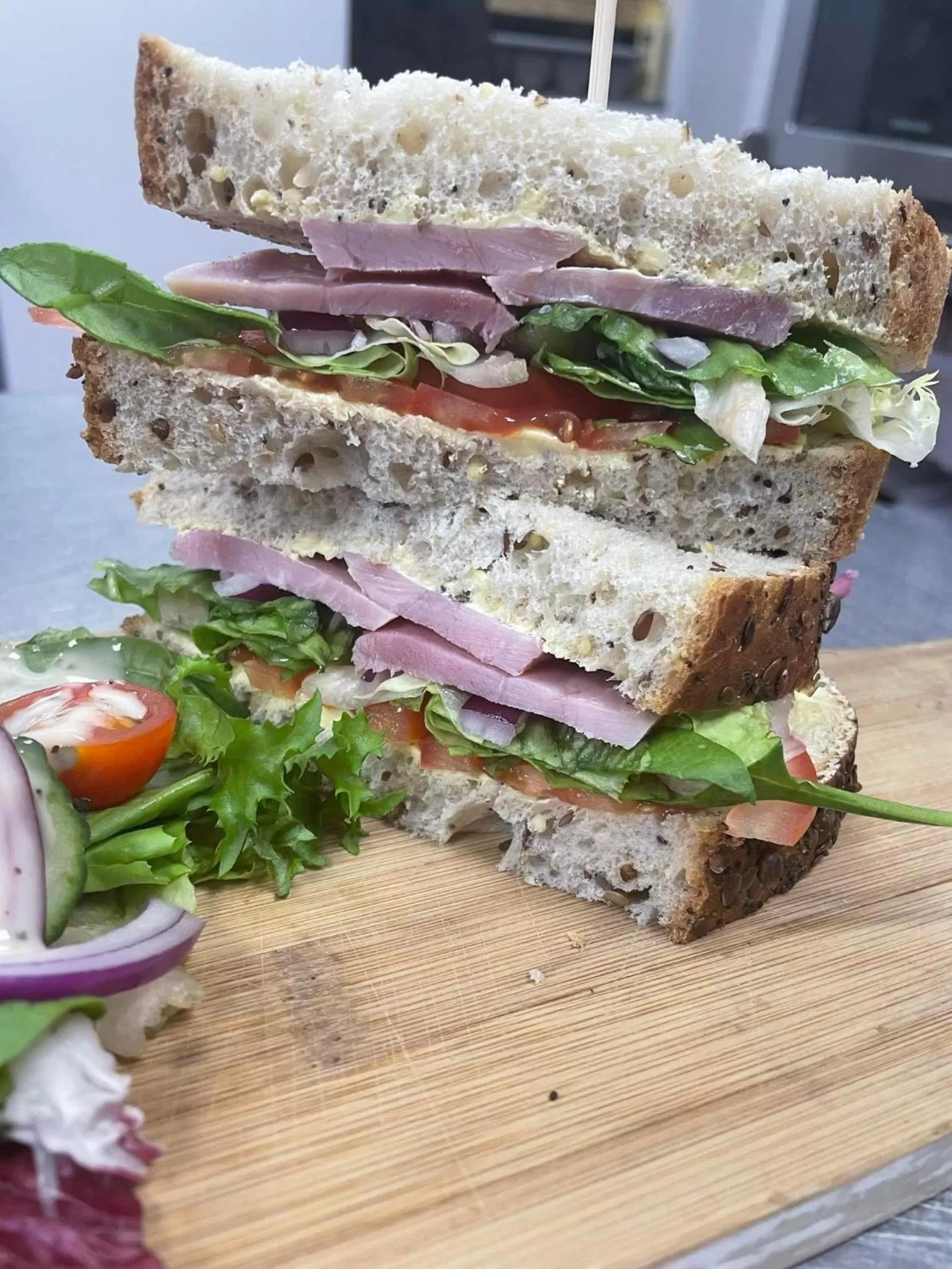 Food and drinks in The Six Bells