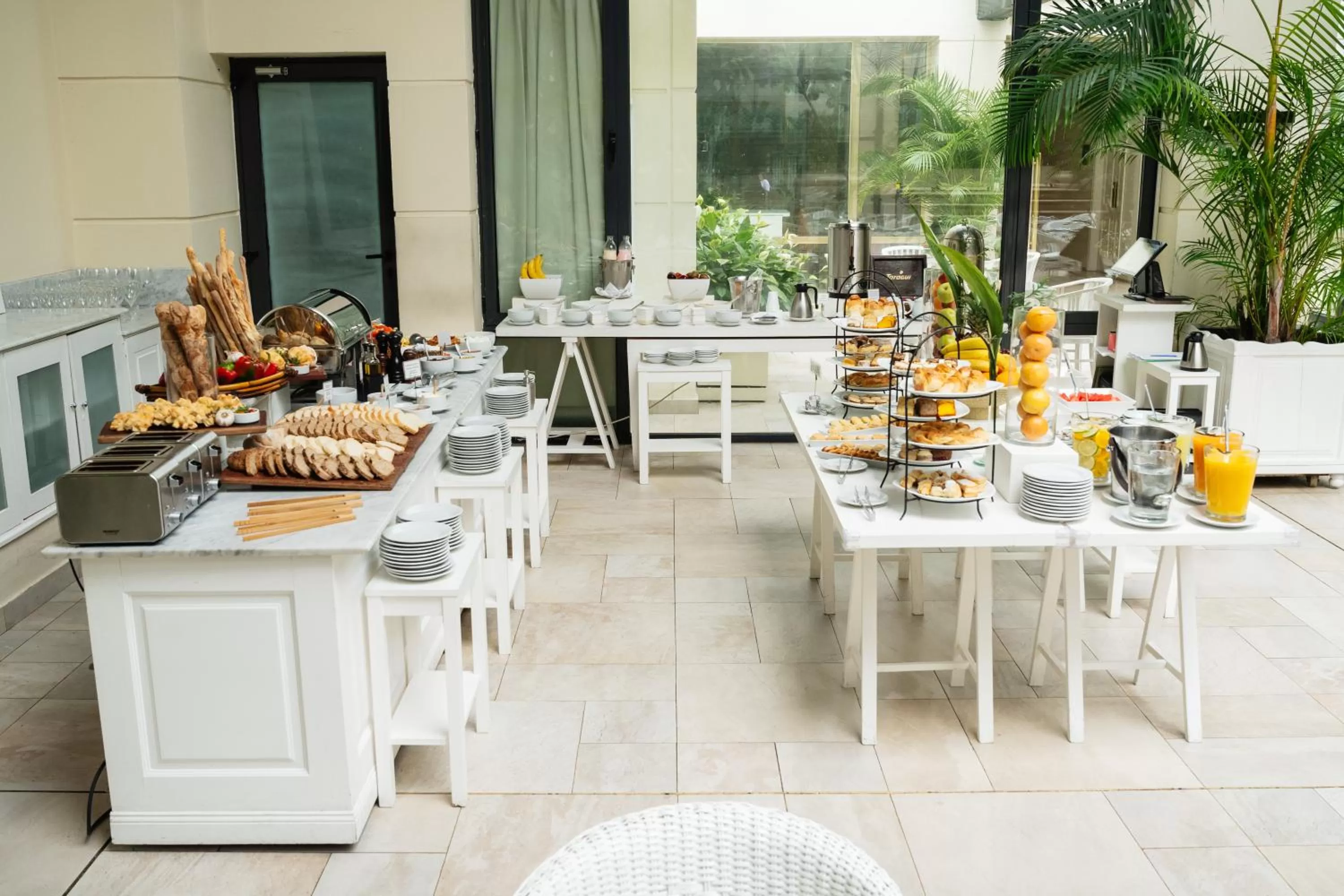 Breakfast in Loi Suites Recoleta Hotel