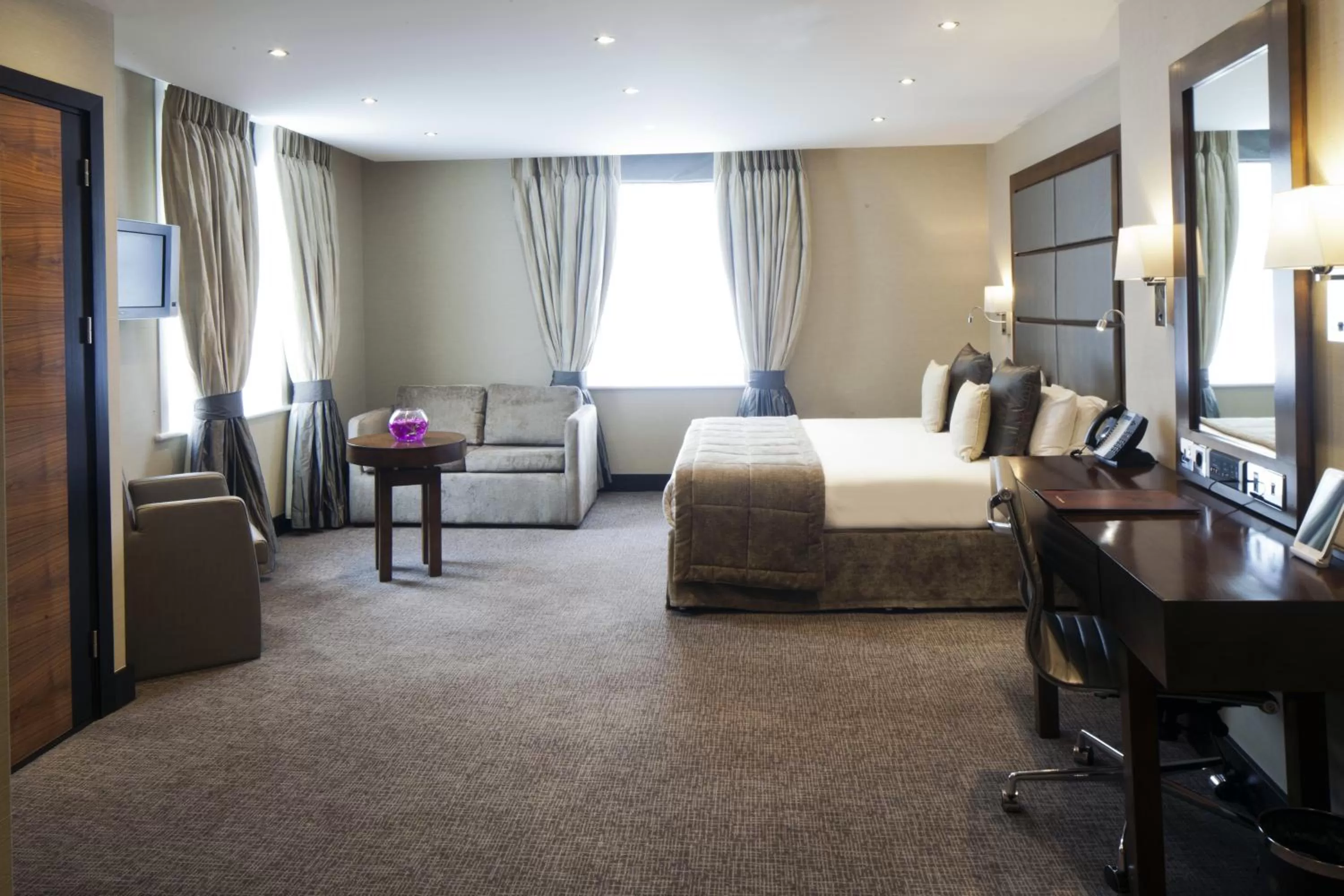 Bedroom, Bed in Wellington Hotel by Blue Orchid