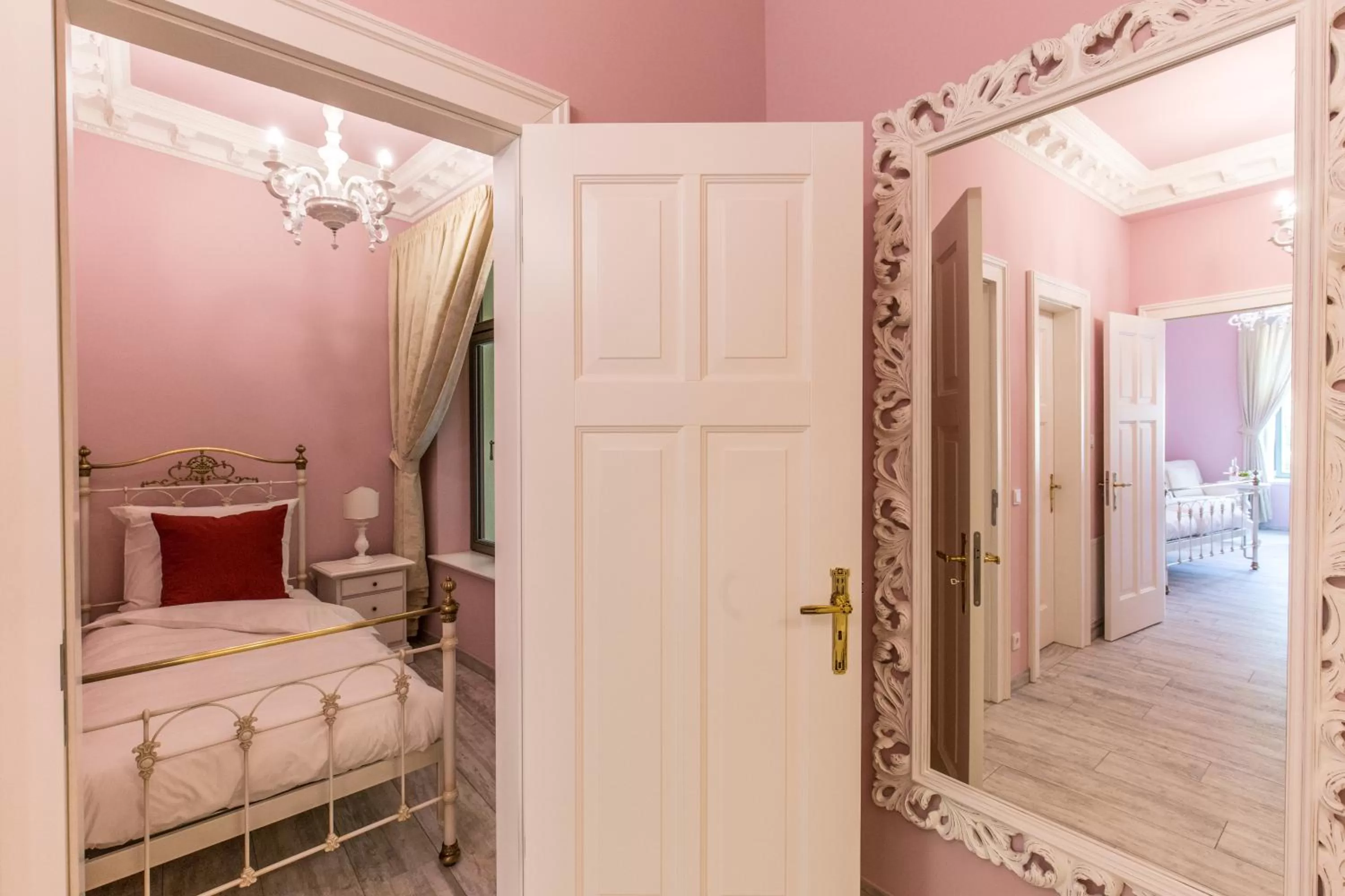 Photo of the whole room, Bed in Grande Albergo Giancarlo