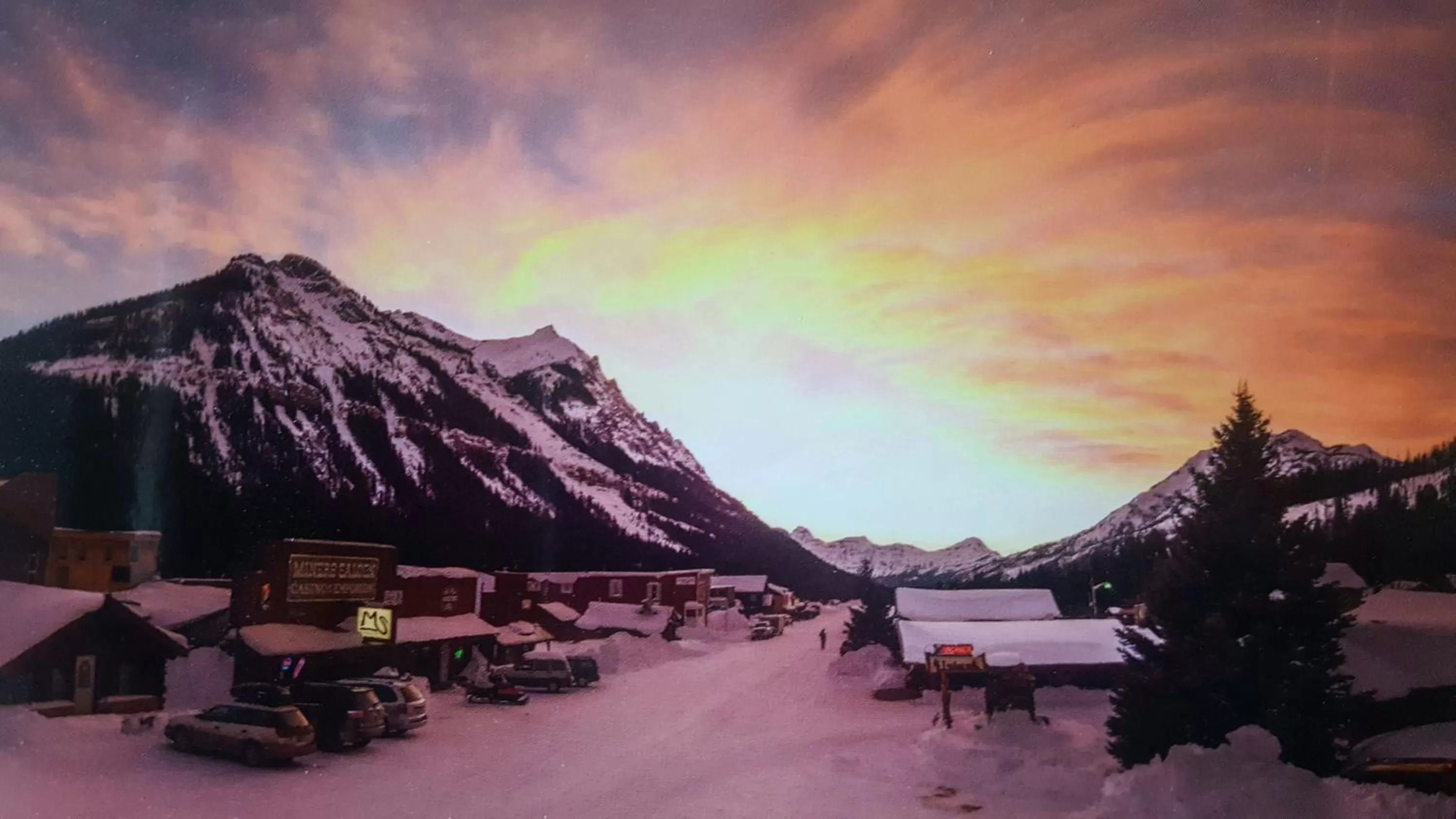 Natural landscape in Alpine Motel of Cooke City