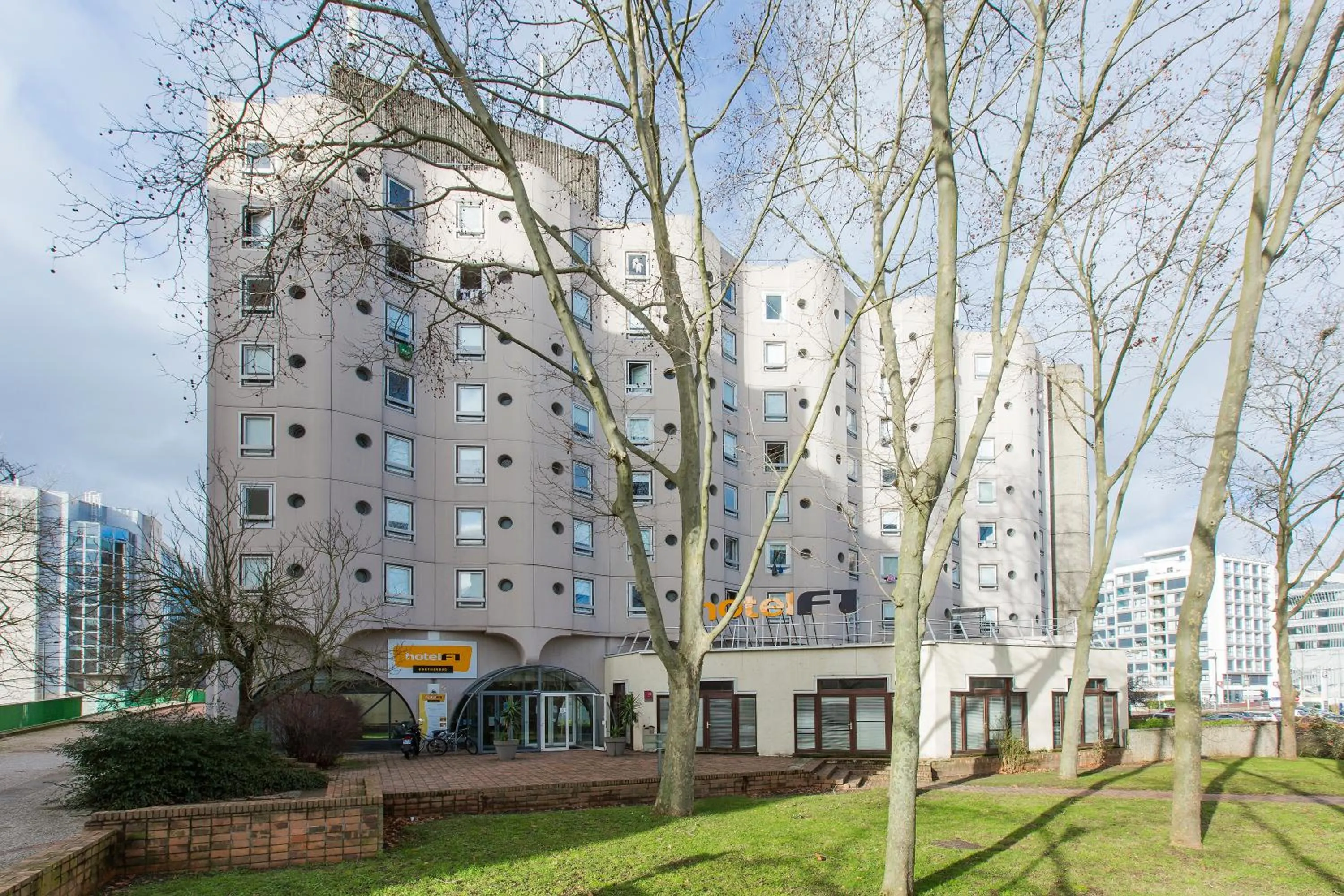 Property building in hotelF1 Cergy