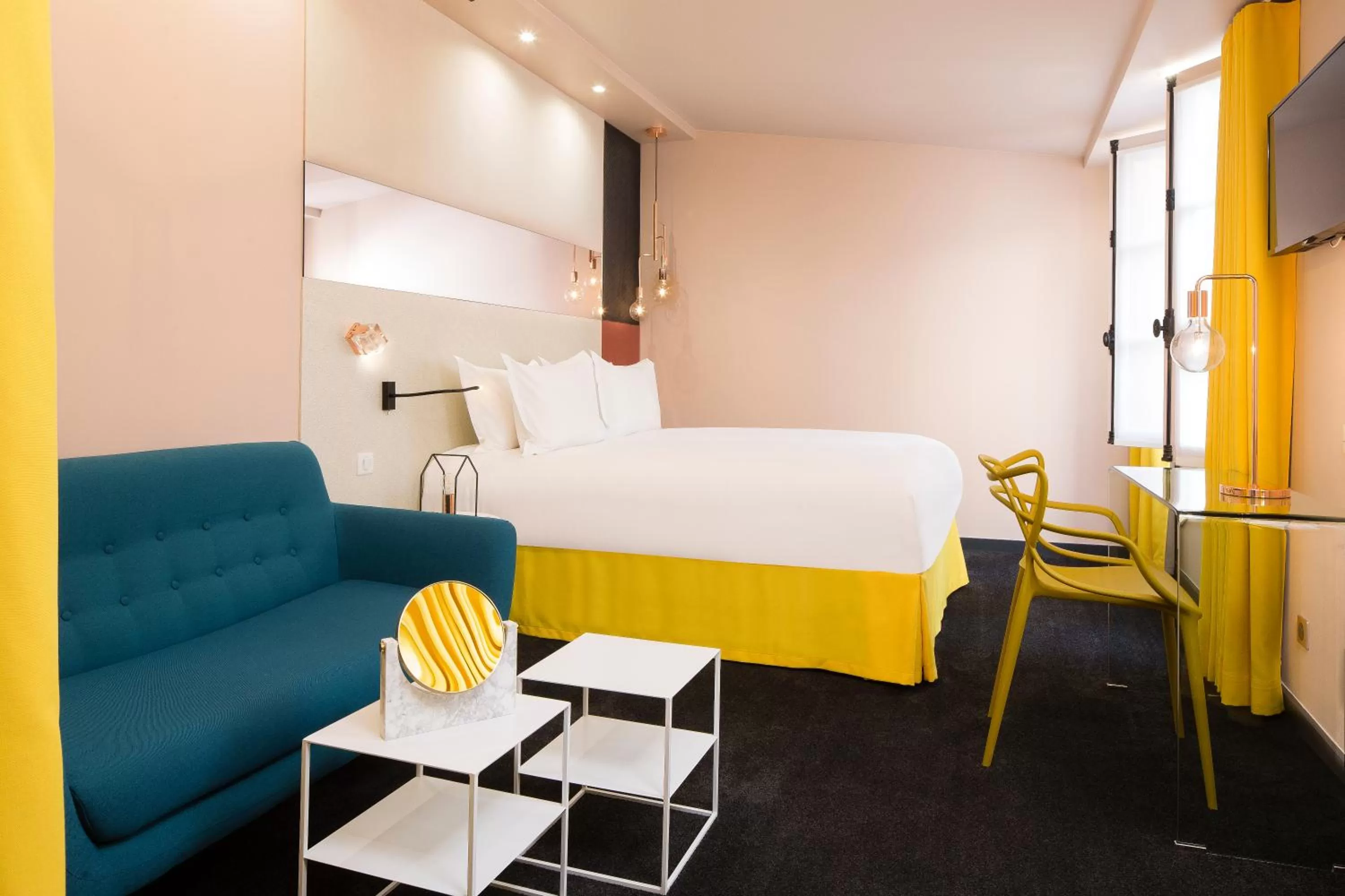 Bed in Hotel Duette Paris