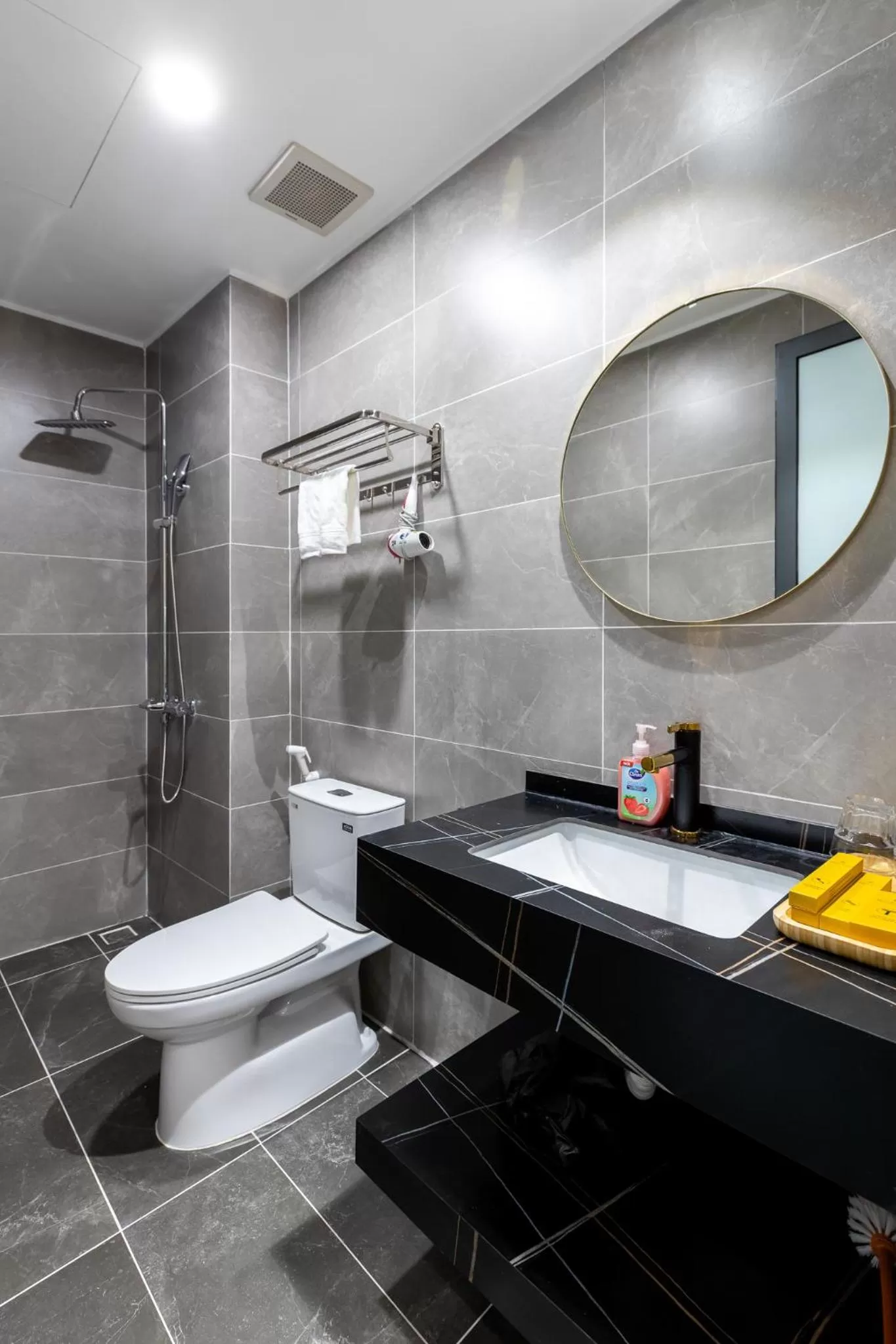 Shower in Yen Boutique Apartments