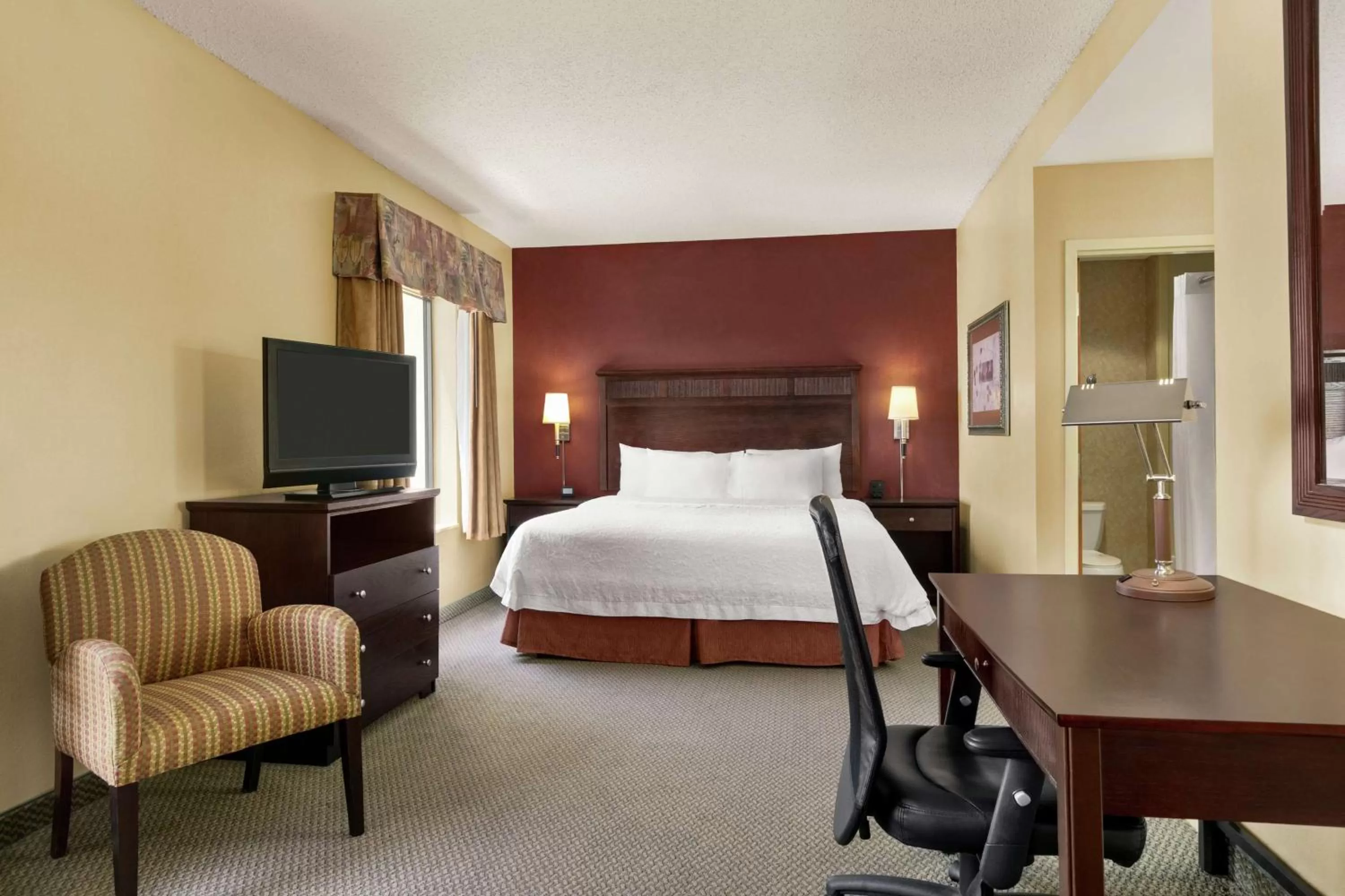 Bedroom, Bed in Hampton Inn & Suites Lawton